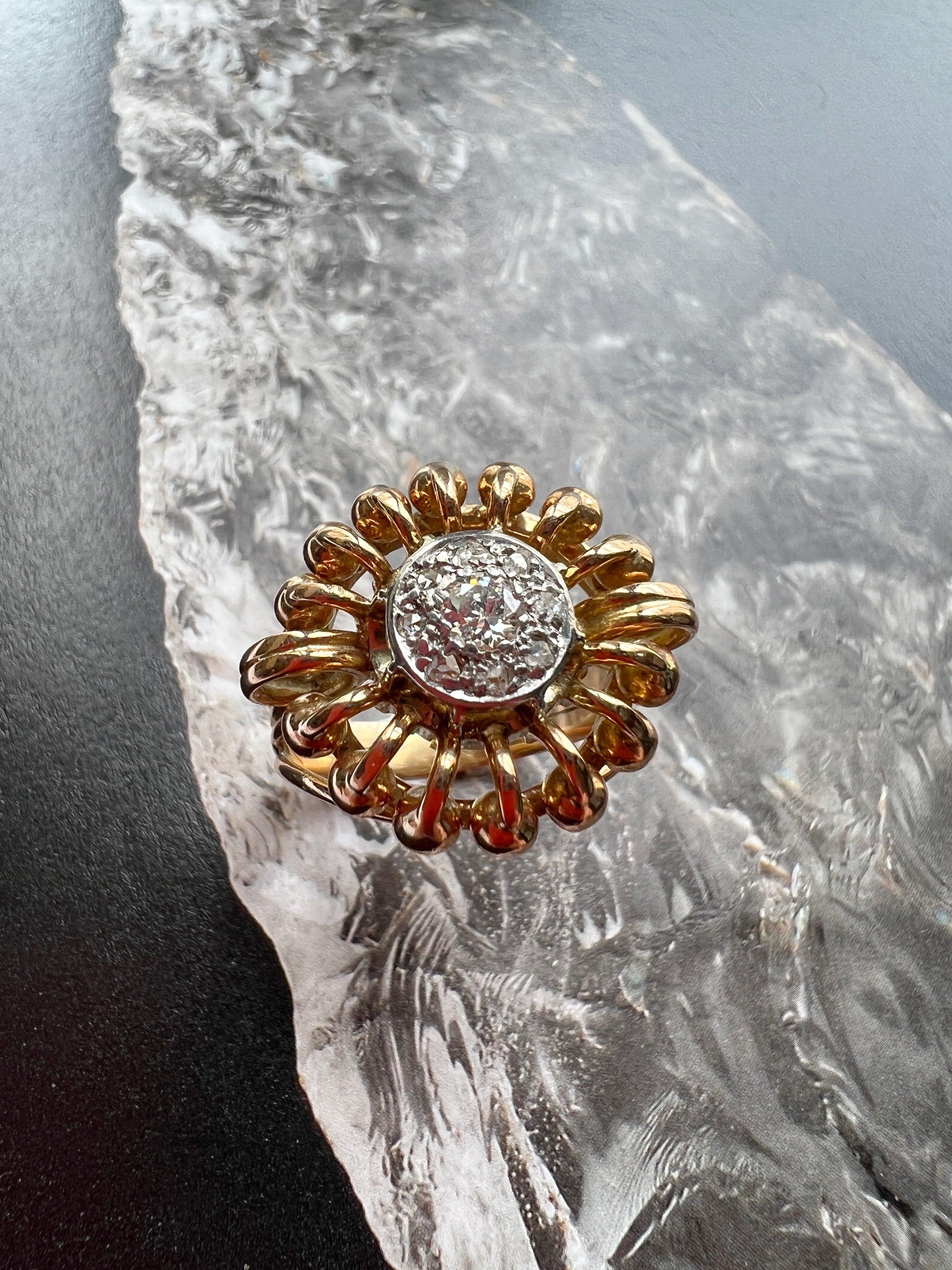 Vintage 18K gold diamond retro ring - Curiously timeless