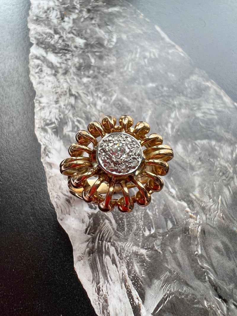 Vintage 18K gold diamond retro ring