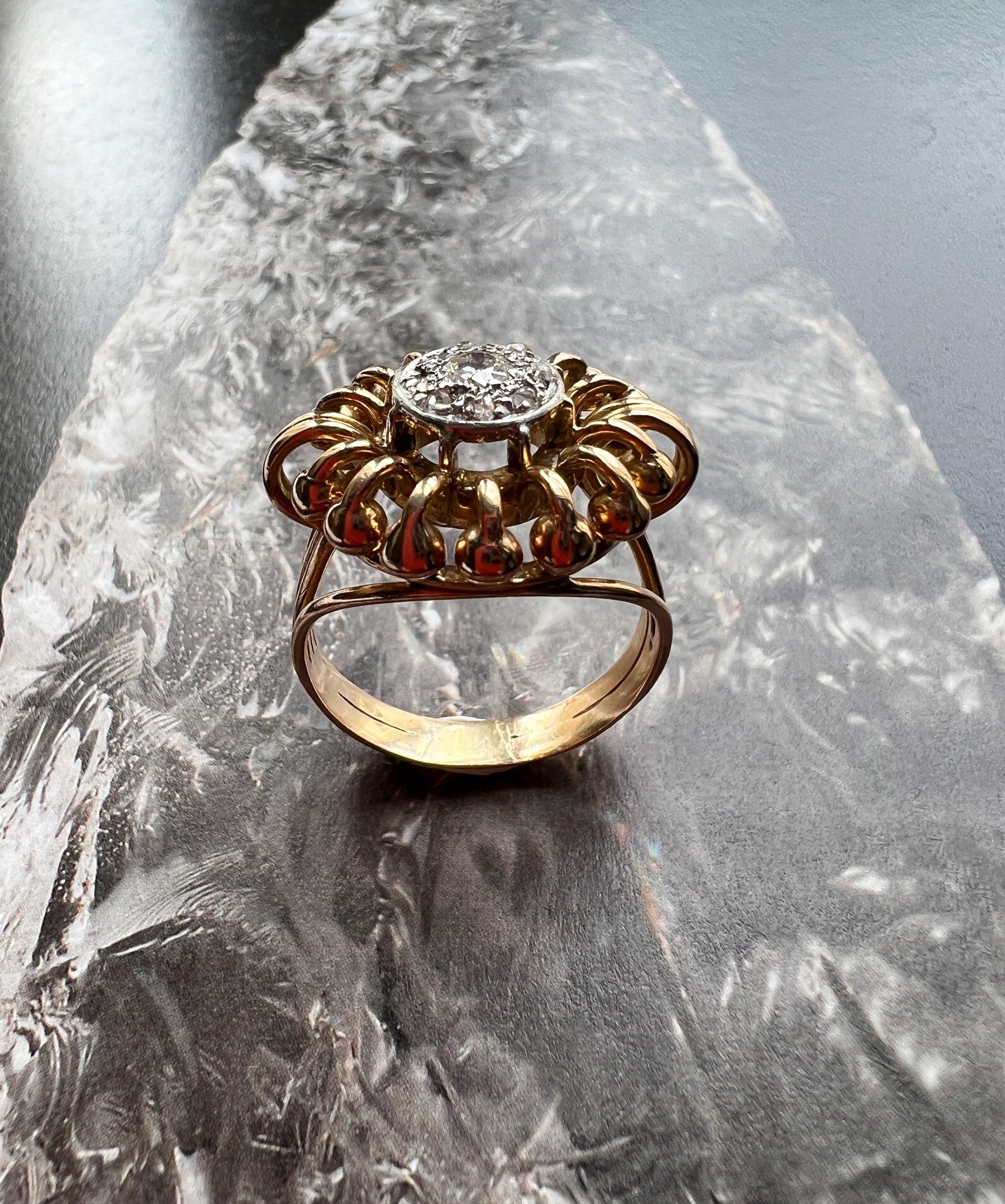 Vintage 18K gold diamond retro ring - Curiously timeless