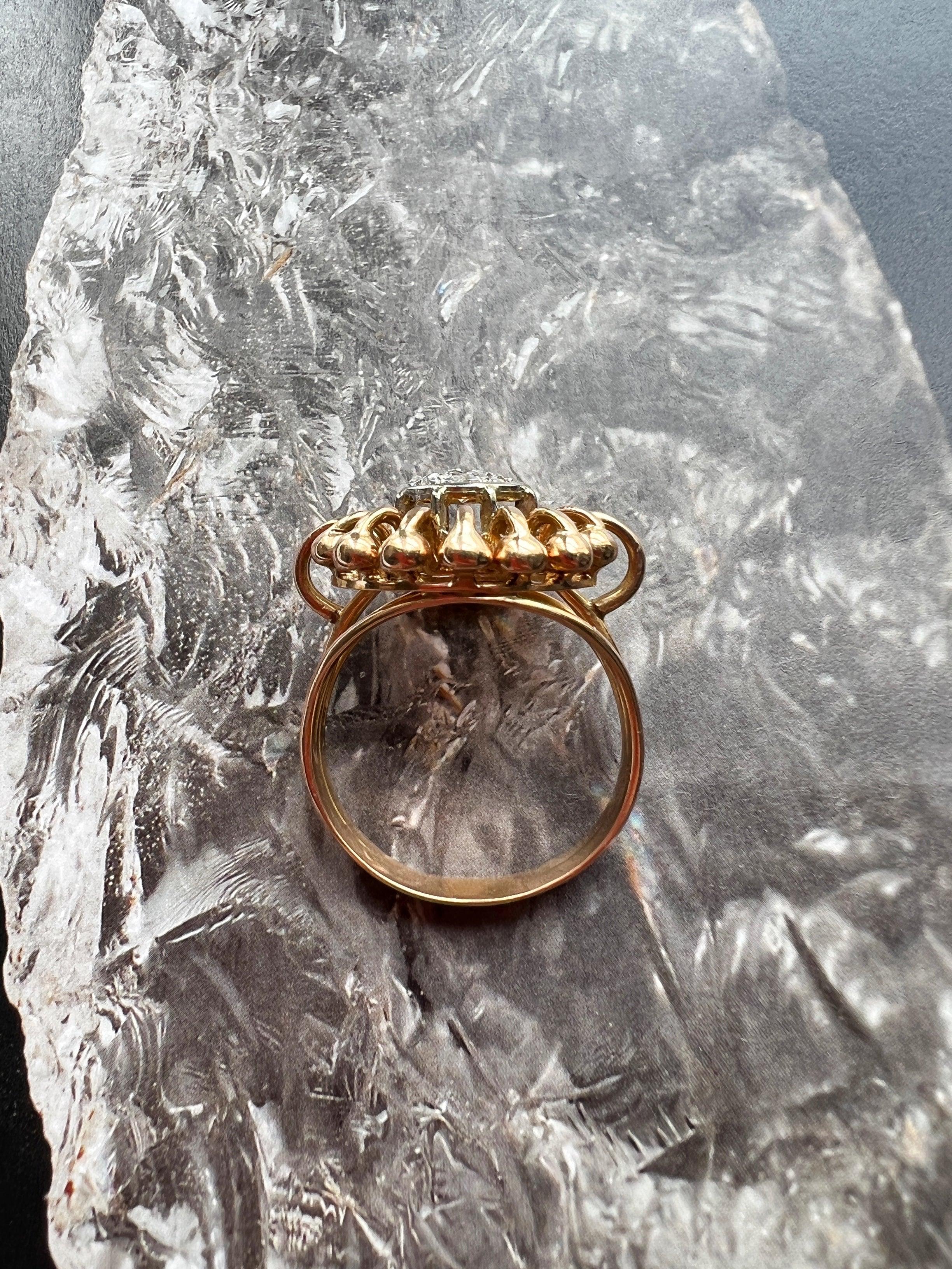 Vintage 18K gold diamond retro ring - Curiously timeless