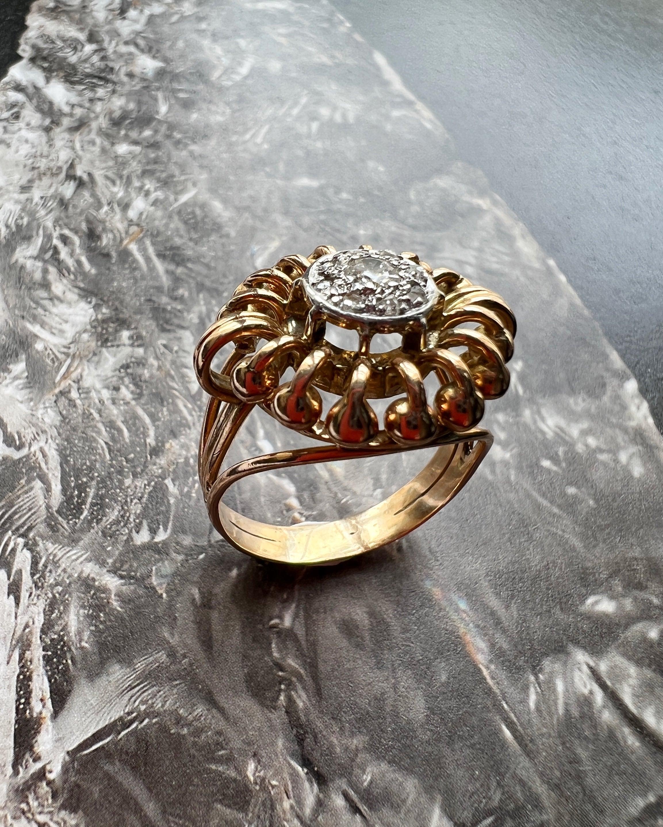 Vintage 18K gold diamond retro ring - Curiously timeless