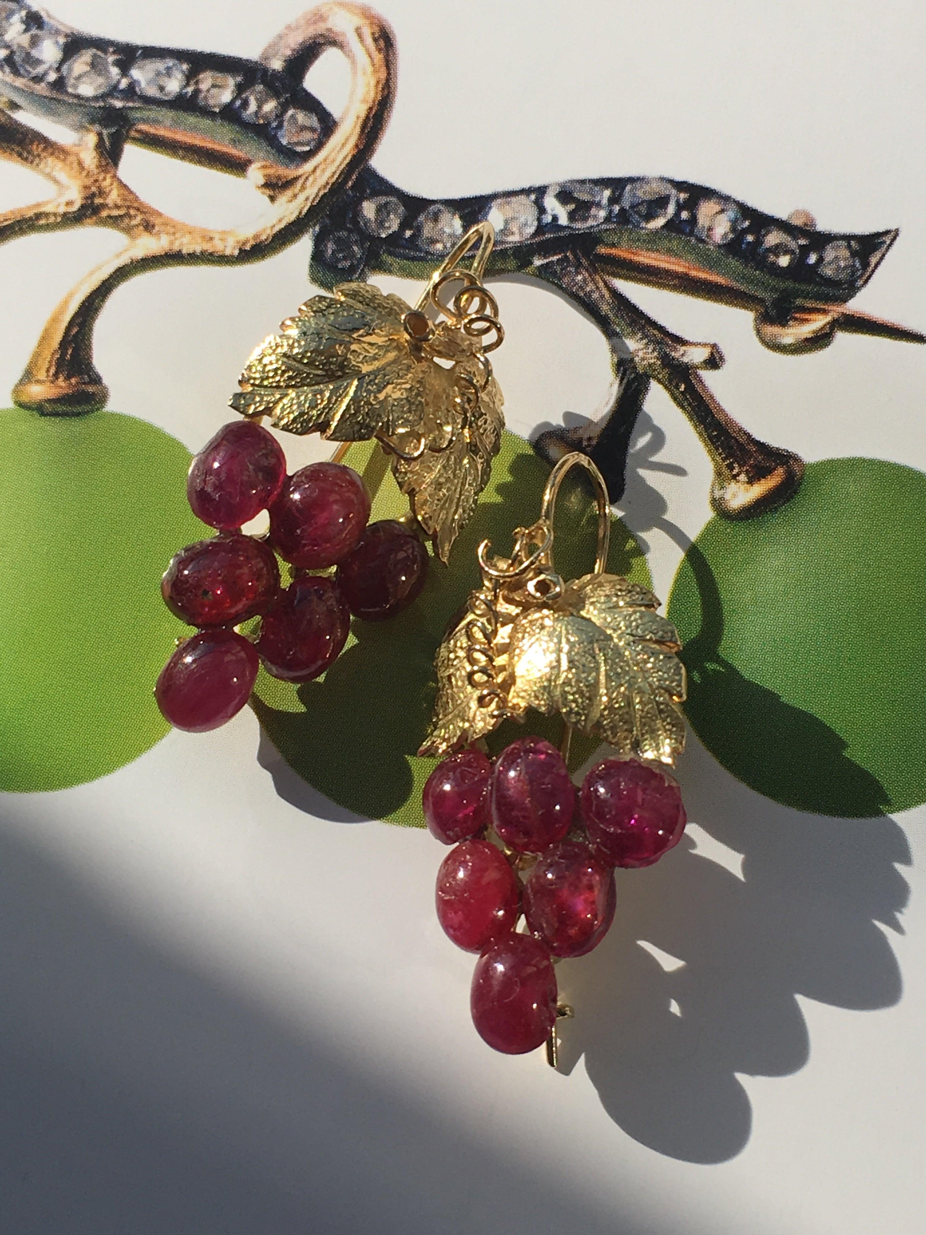 Very juicy ruby cabochon grape earrings in 18K solid gold - Curiously timeless