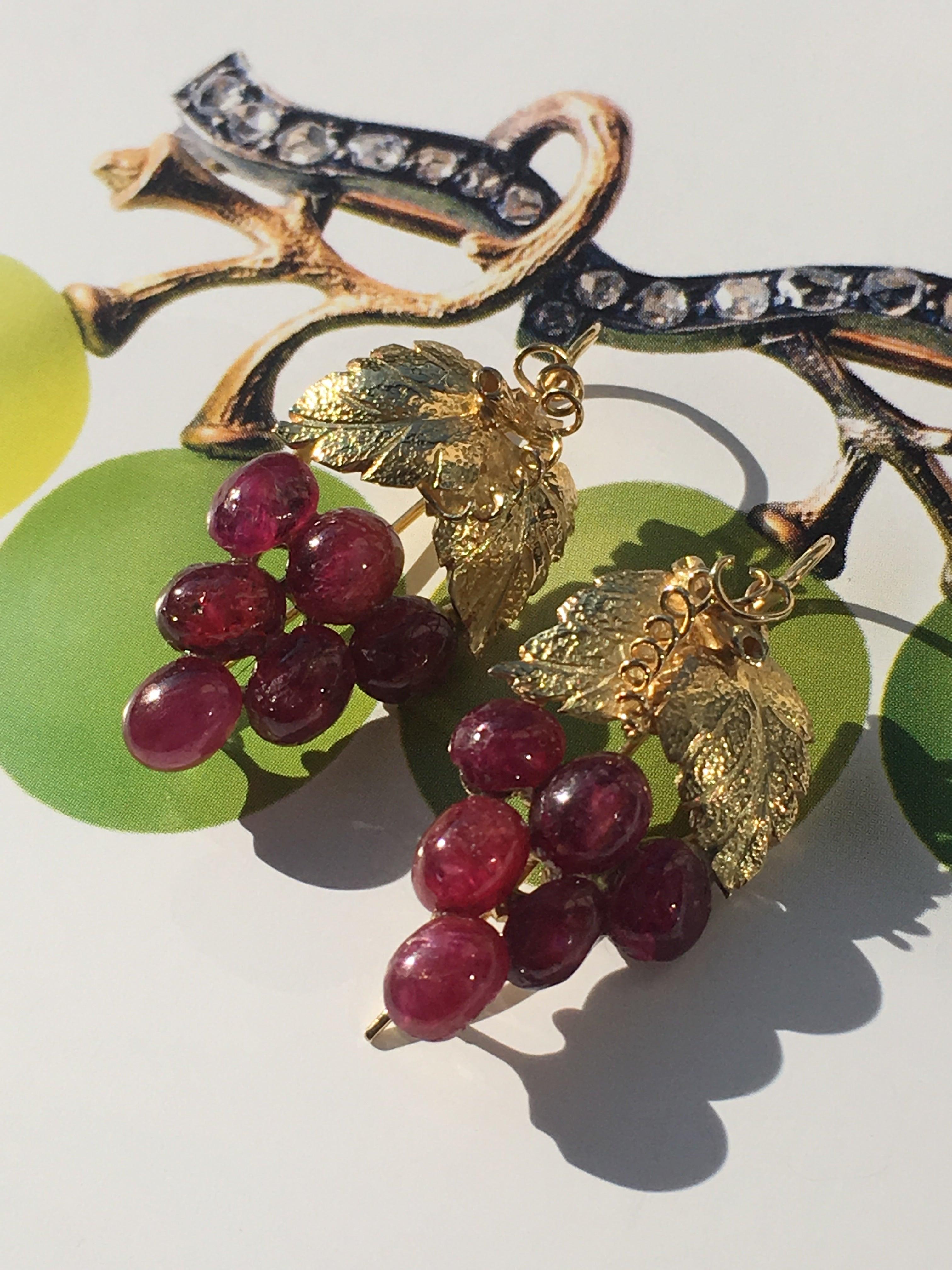 Very juicy ruby cabochon grape earrings in 18K solid gold - Curiously timeless