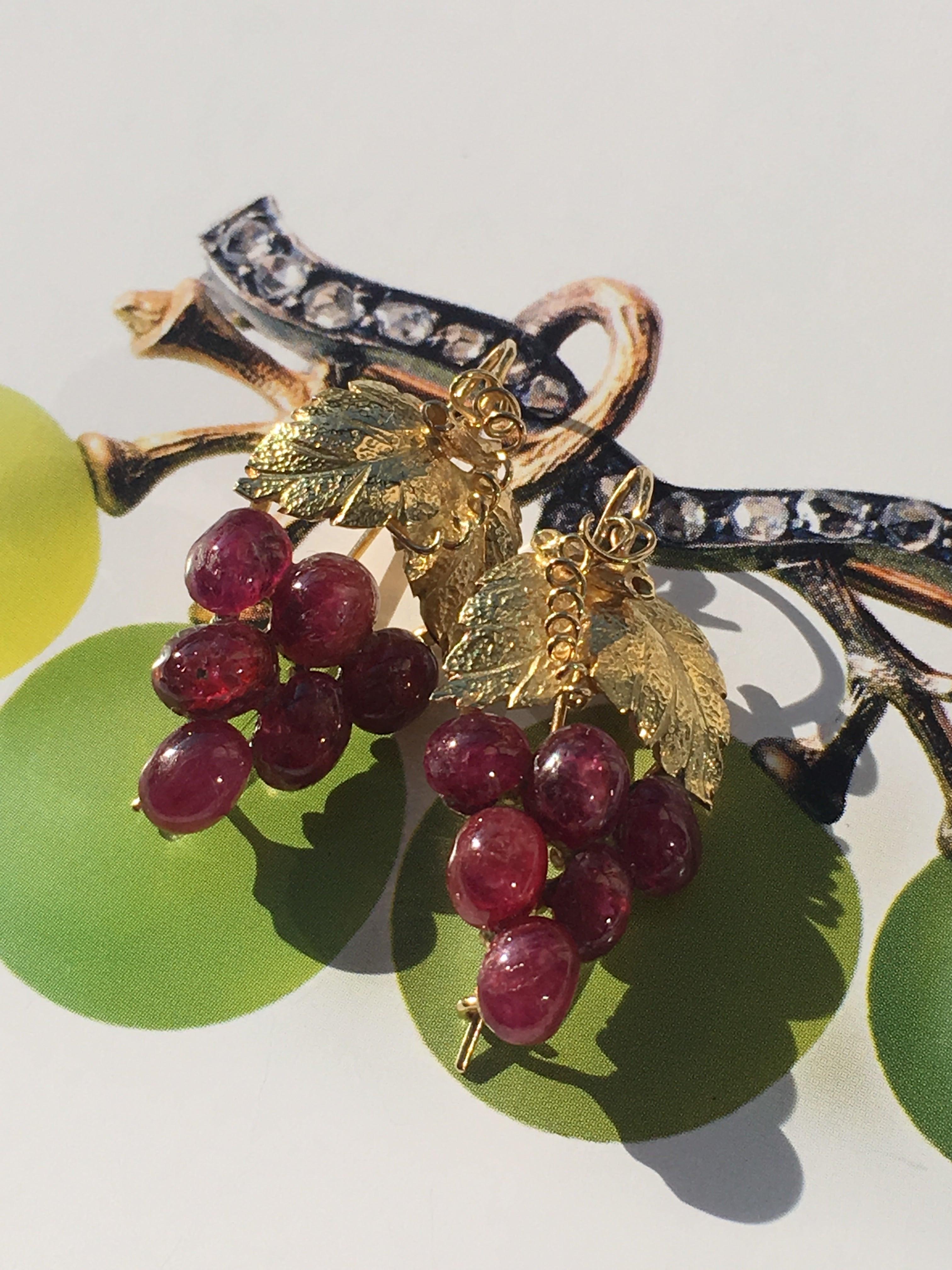 Very juicy ruby cabochon grape earrings in 18K solid gold - Curiously timeless