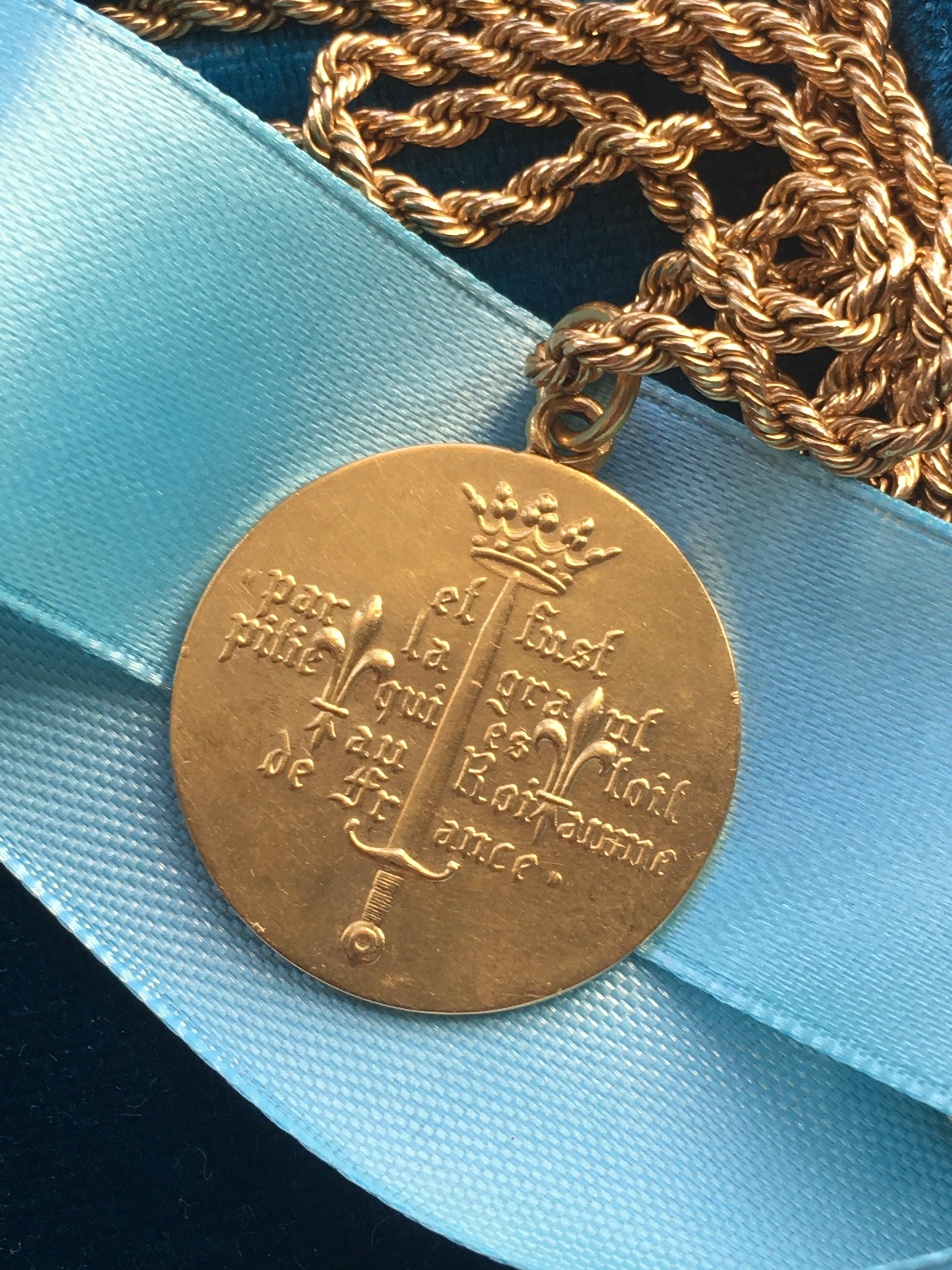 Rare and beautiful double sided 19th century Joan of Arc 18k gold medal - Curiously timeless