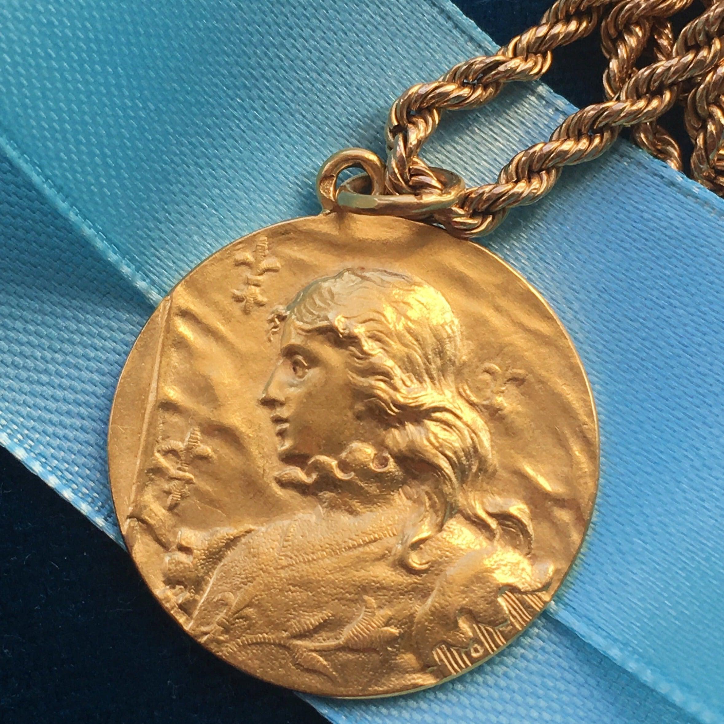 Rare and beautiful double sided 19th century Joan of Arc 18k gold medal - Curiously timeless