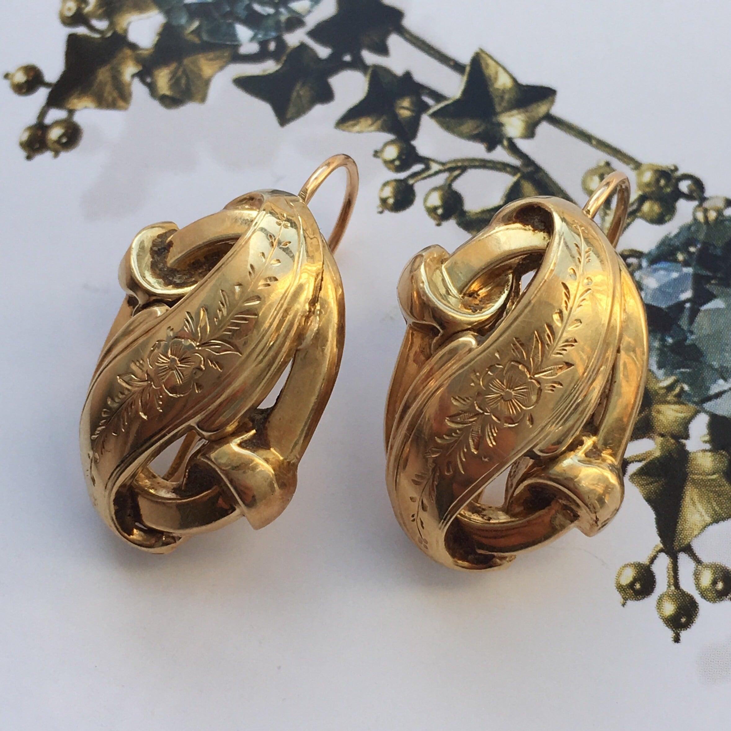 Elegant & Delicate 18K gold Victorian era Pansy flower dormeuse sleeper earrings - Curiously timeless