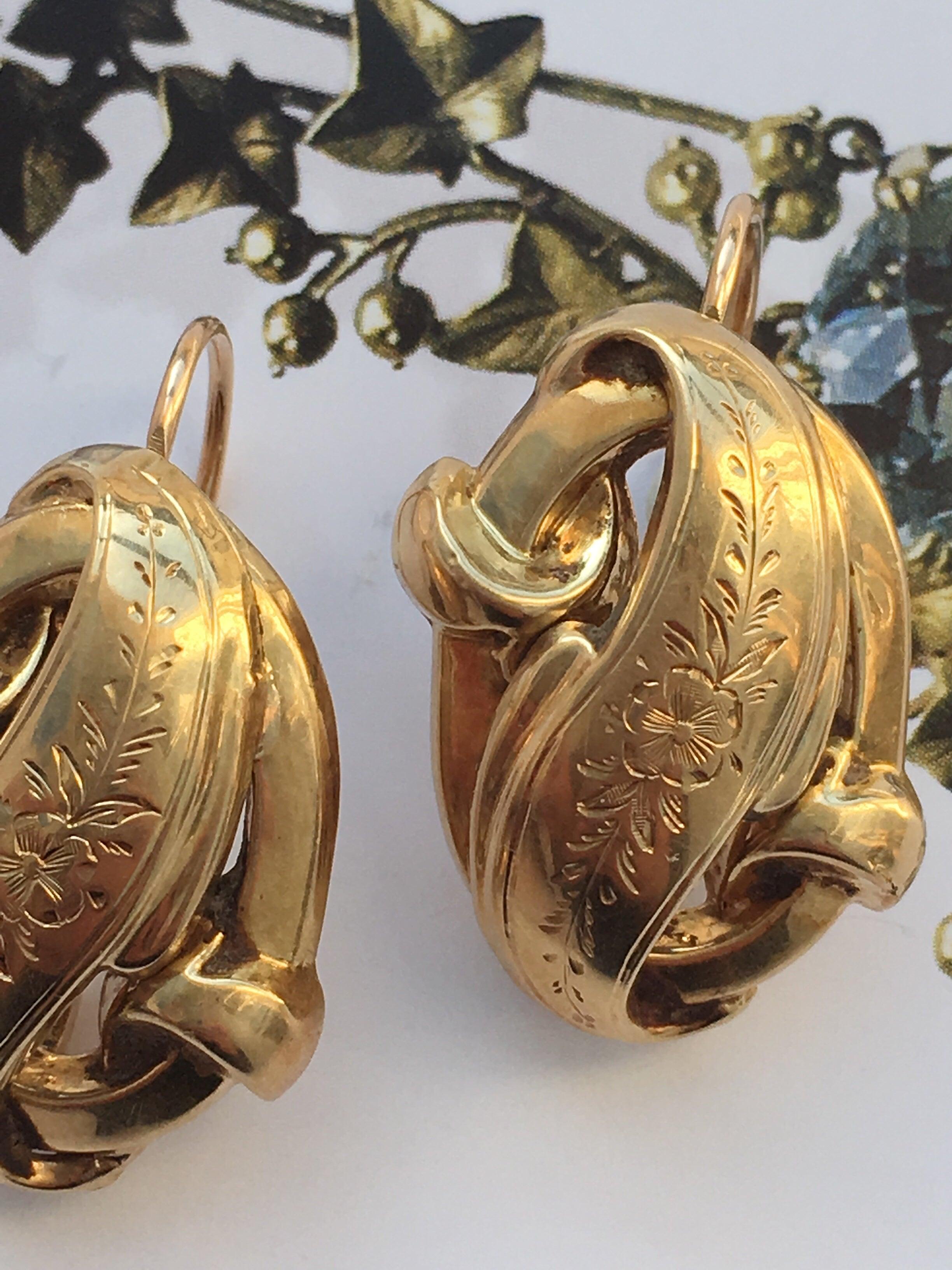 Elegant & Delicate 18K gold Victorian era Pansy flower dormeuse sleeper earrings - Curiously timeless