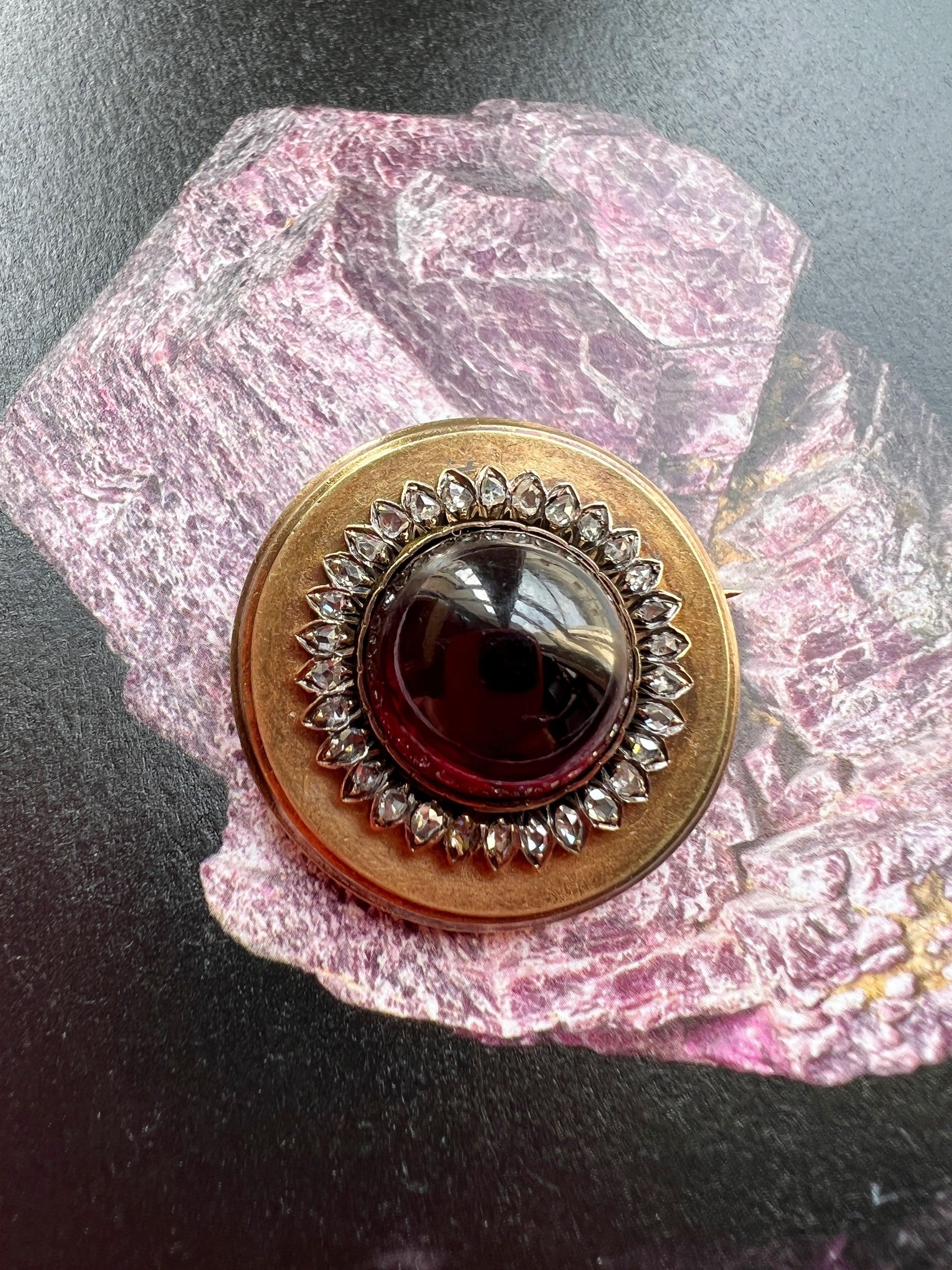 Antique 18K gold garnet cabochon diamond brooch - Curiously timeless