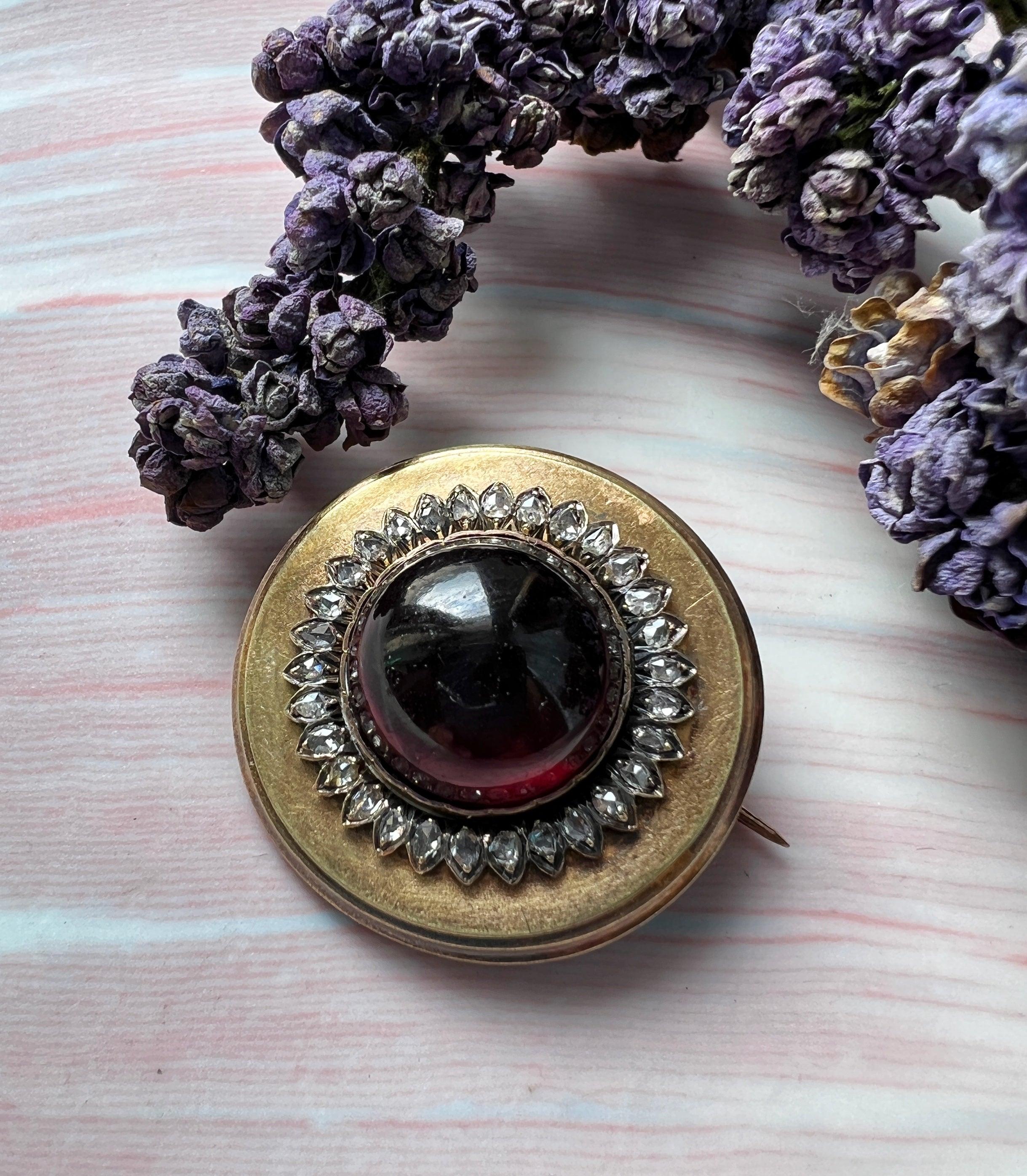 Antique 18K gold garnet cabochon diamond brooch - Curiously timeless