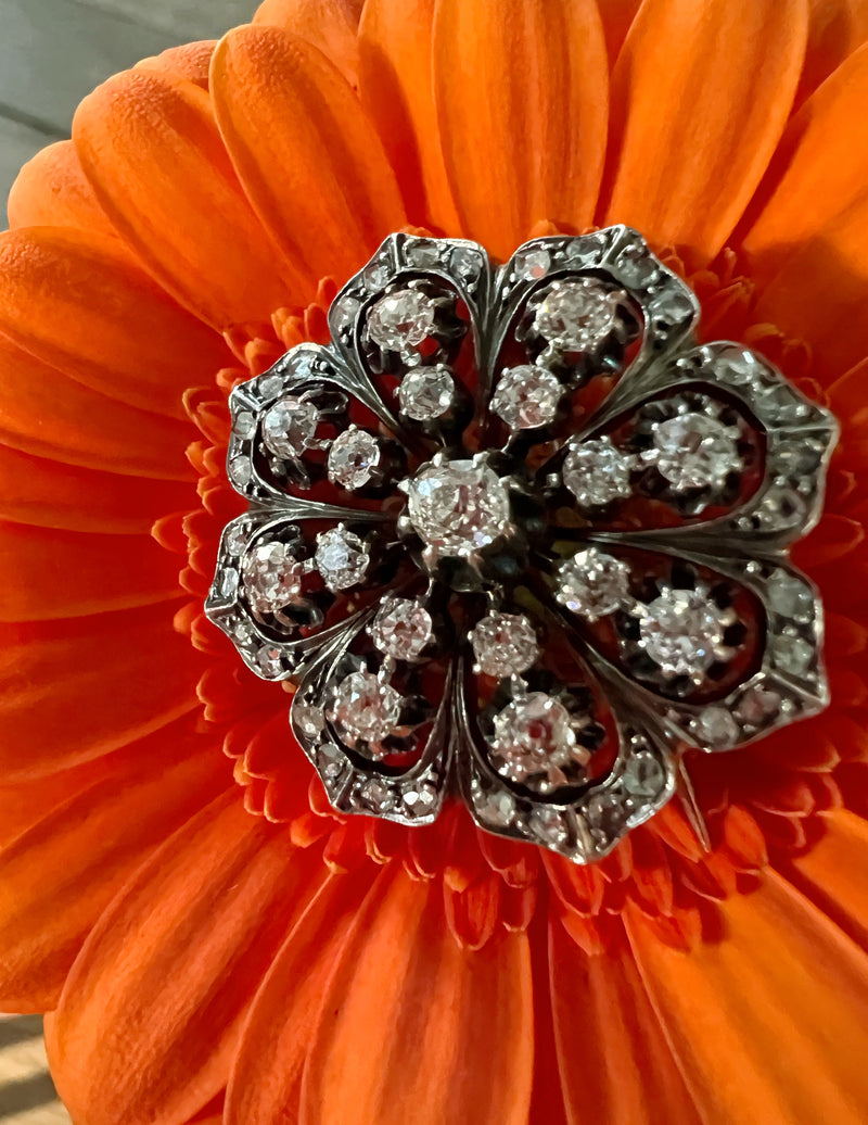 Ultra-sparkling antique 18K gold diamond flower brooch