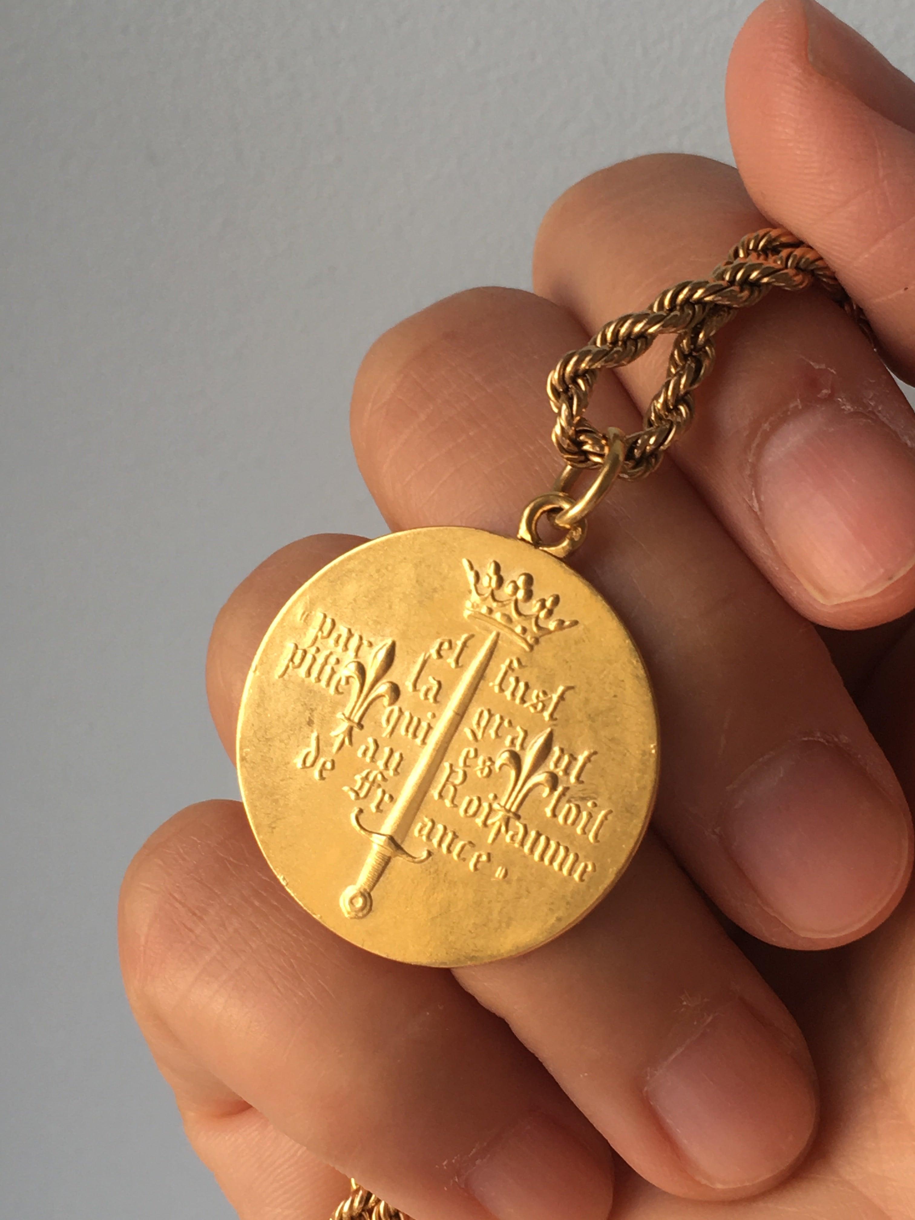 Rare and beautiful double sided 19th century Joan of Arc 18k gold medal - Curiously timeless