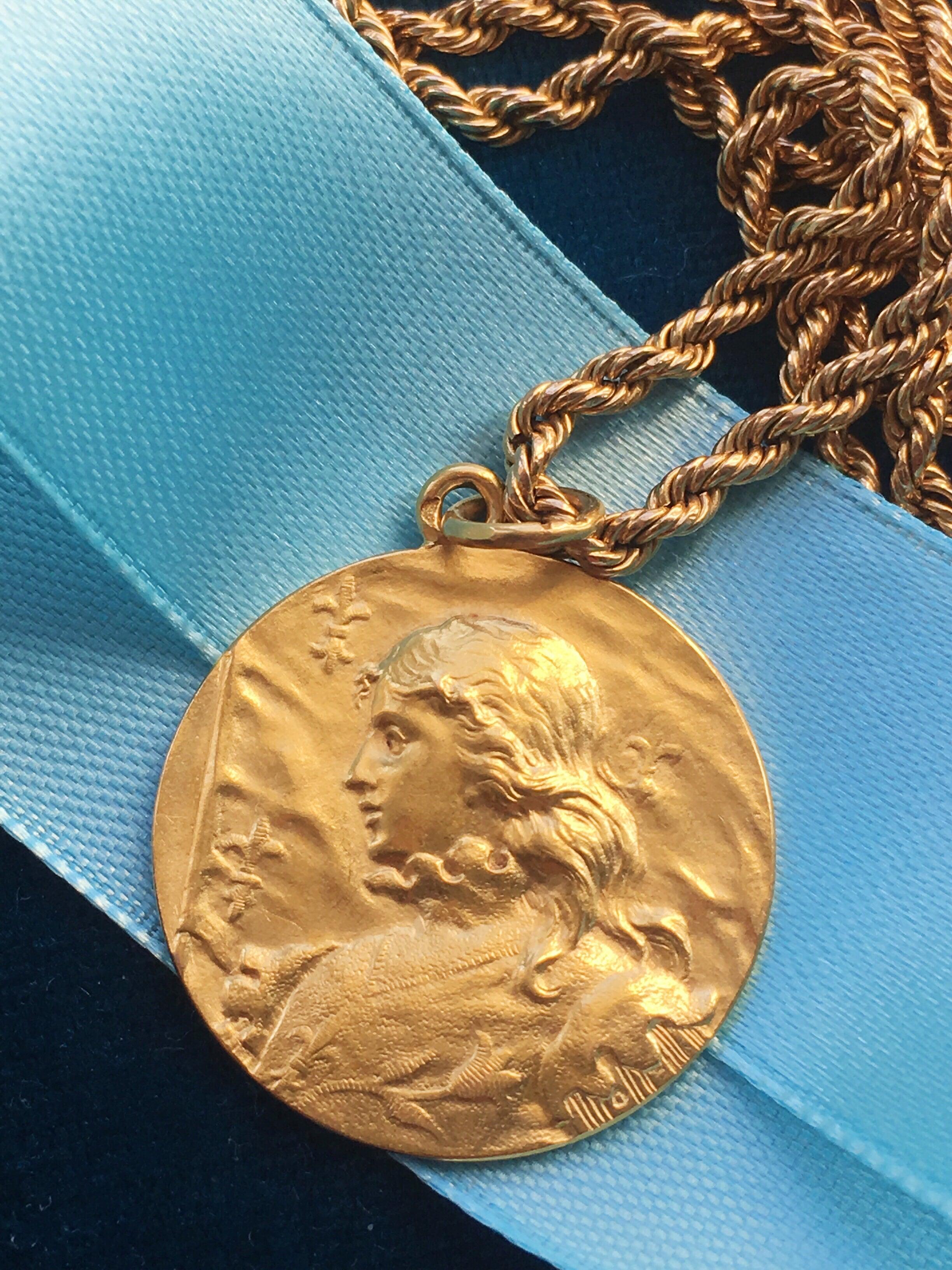 Rare and beautiful double sided 19th century Joan of Arc 18k gold medal - Curiously timeless