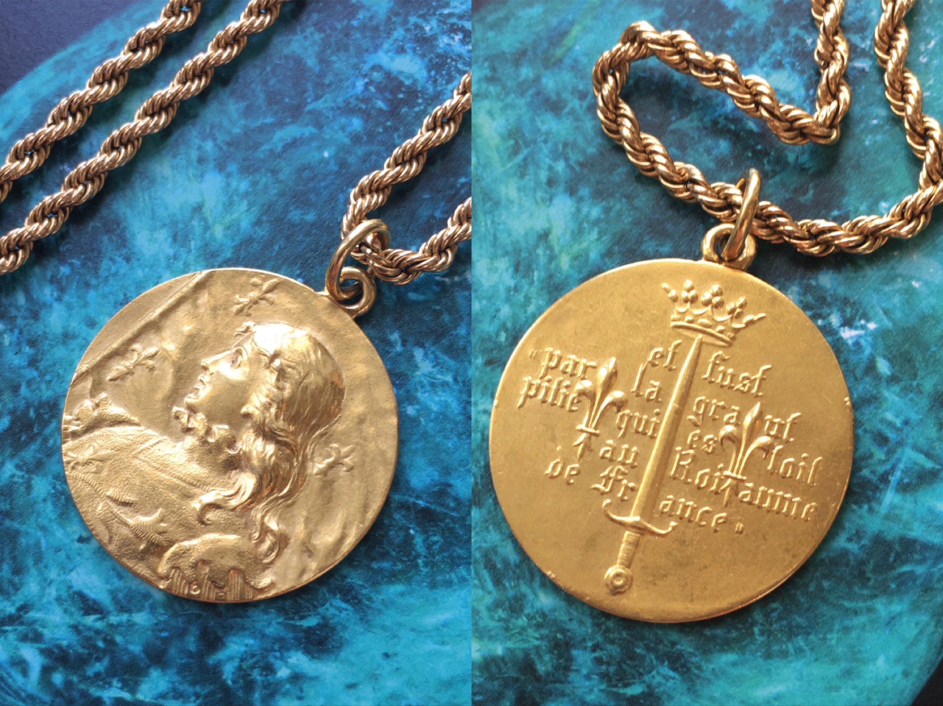 Rare and beautiful double sided 19th century Joan of Arc 18k gold medal - Curiously timeless