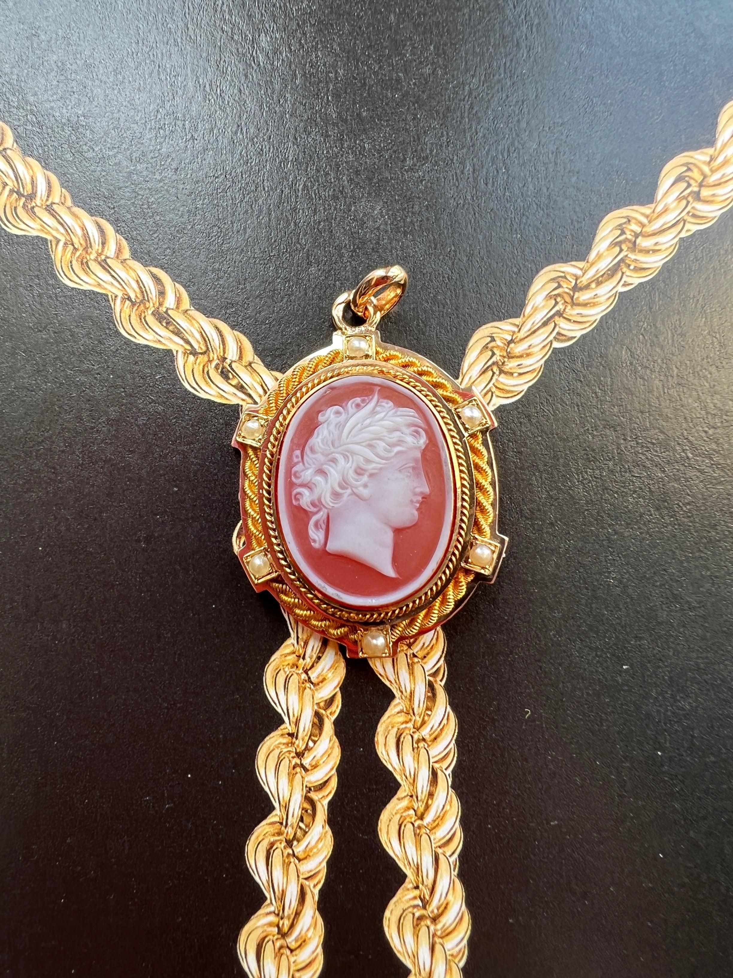 Antique 18K gold agate cameo pearl pendant - Curiously timeless