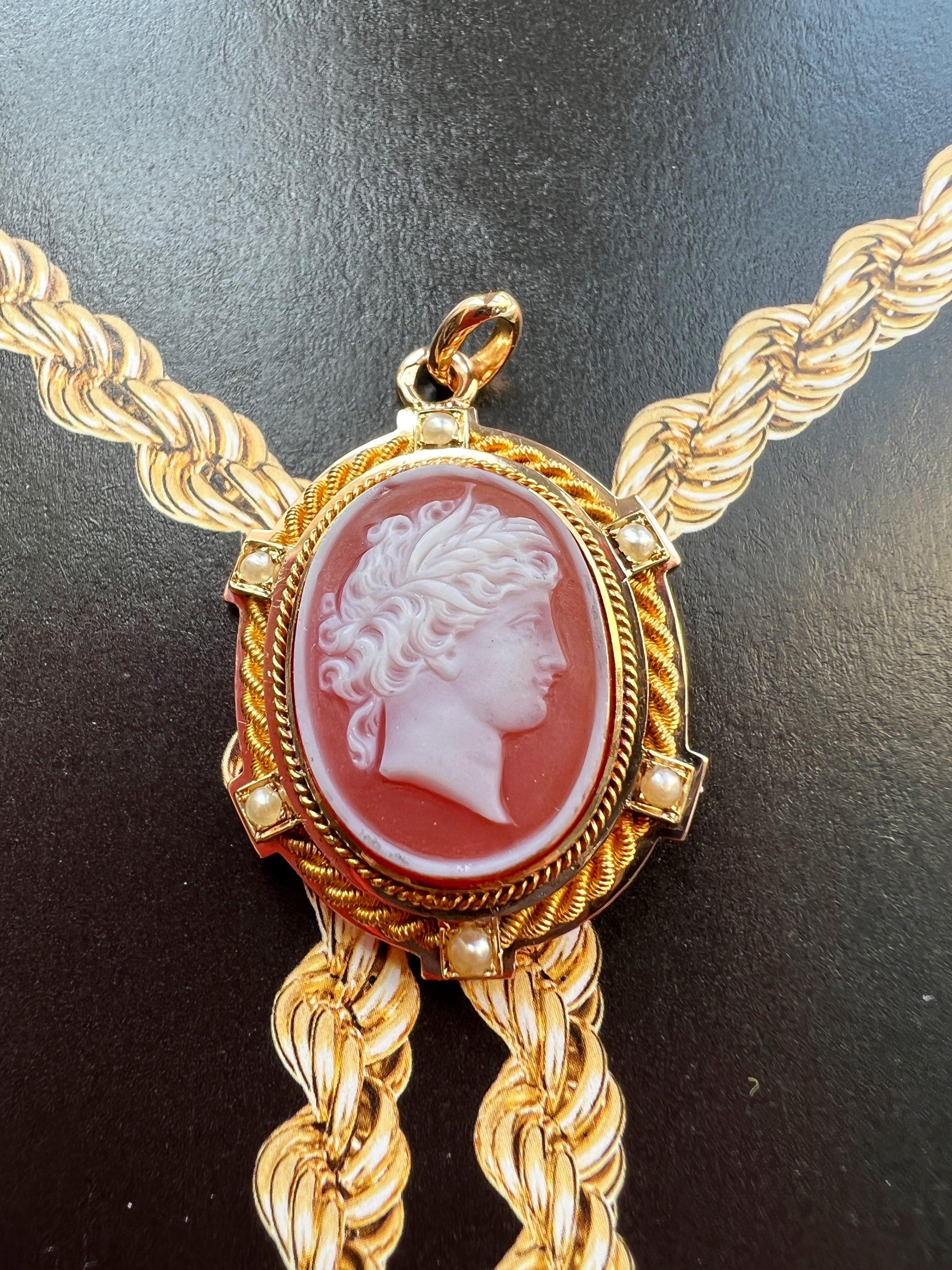 Antique 18K gold agate cameo pearl pendant - Curiously timeless