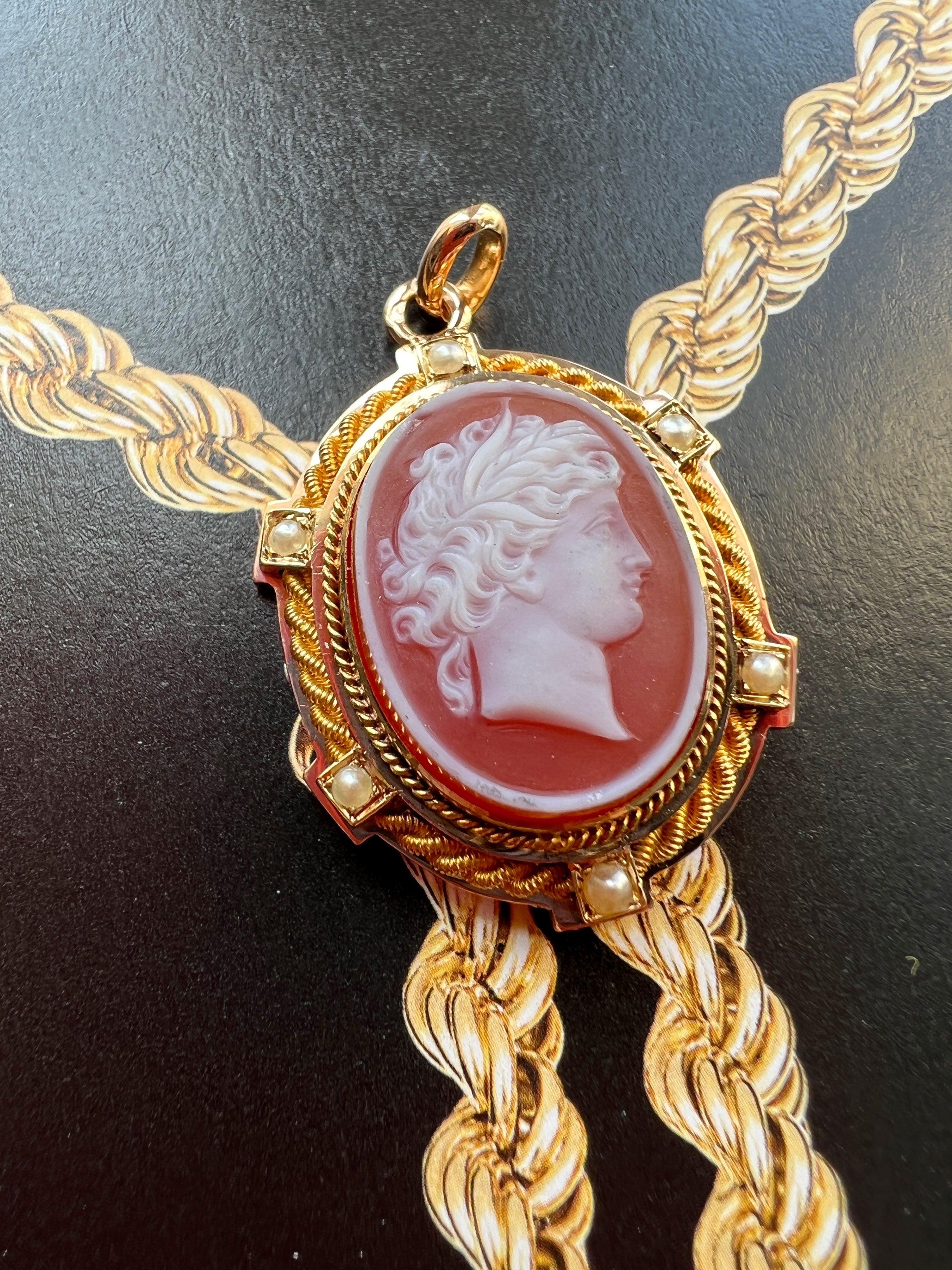 Antique 18K gold agate cameo pearl pendant - Curiously timeless