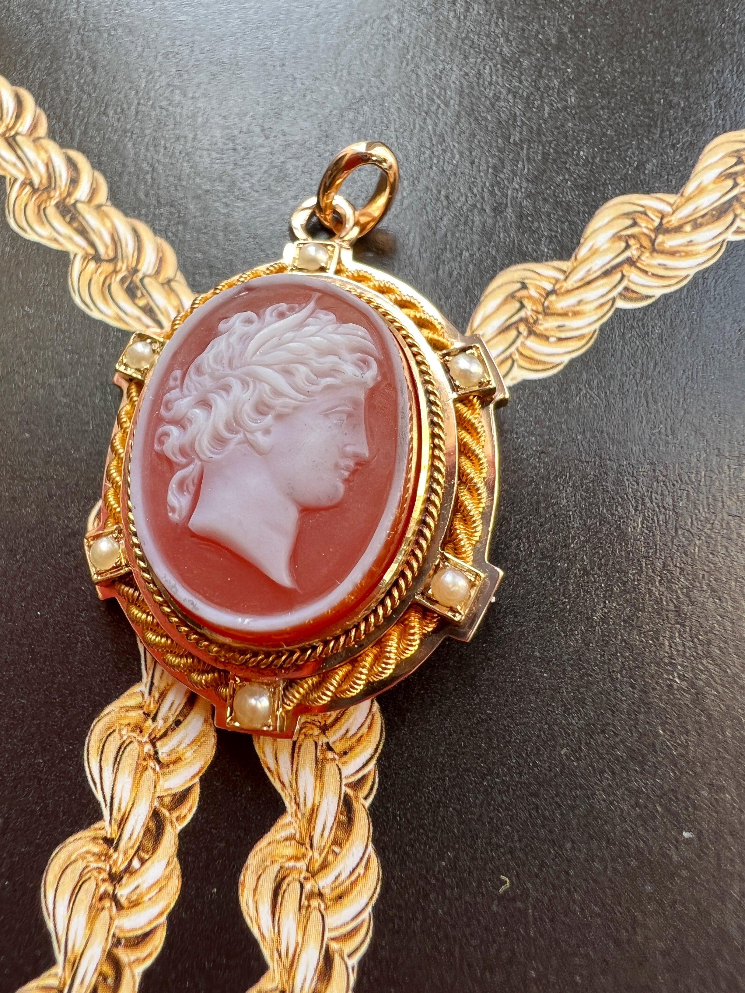 Antique 18K gold agate cameo pearl pendant - Curiously timeless