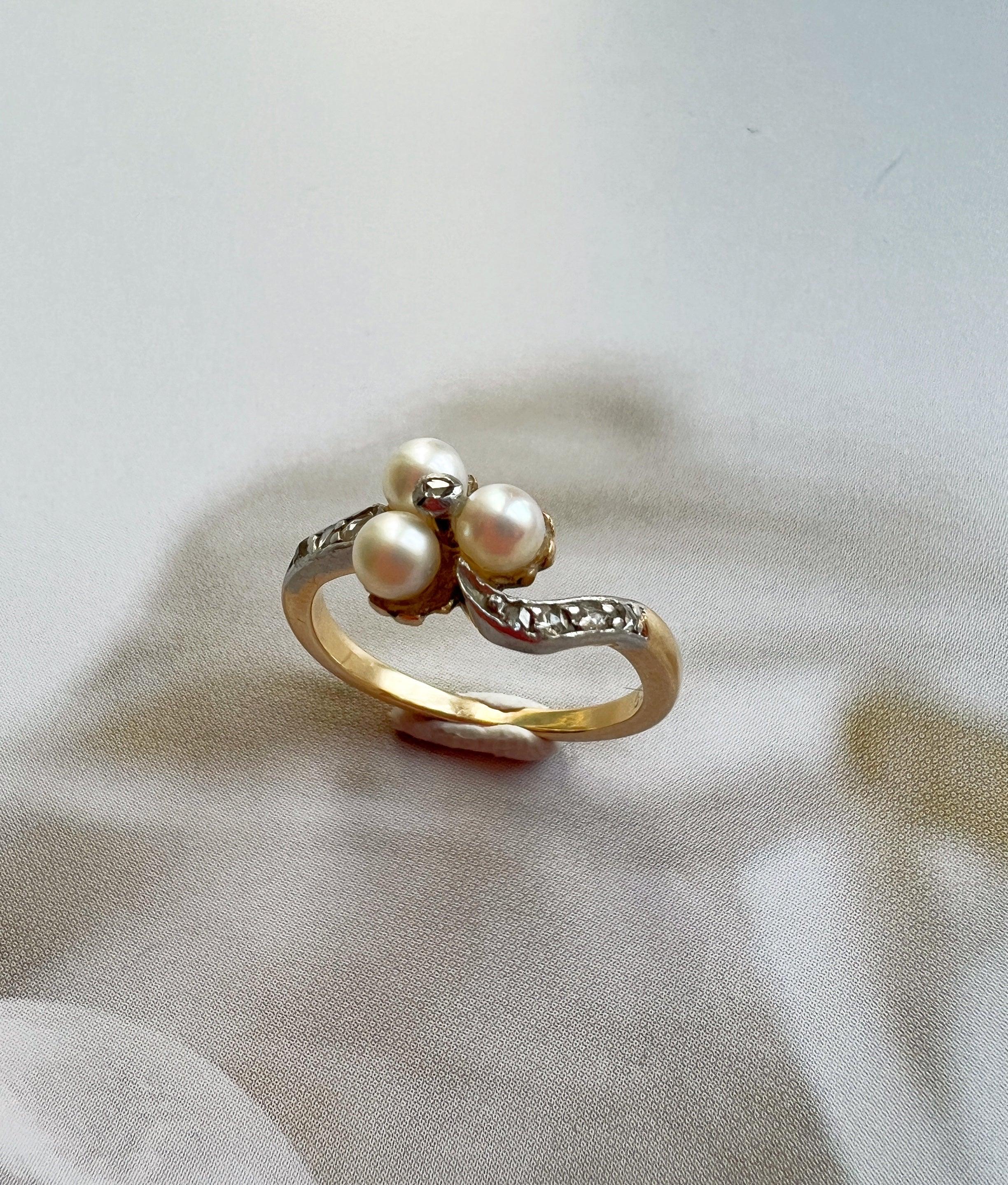 Victorian era 18K gold pearl diamond clover ring - Curiously timeless