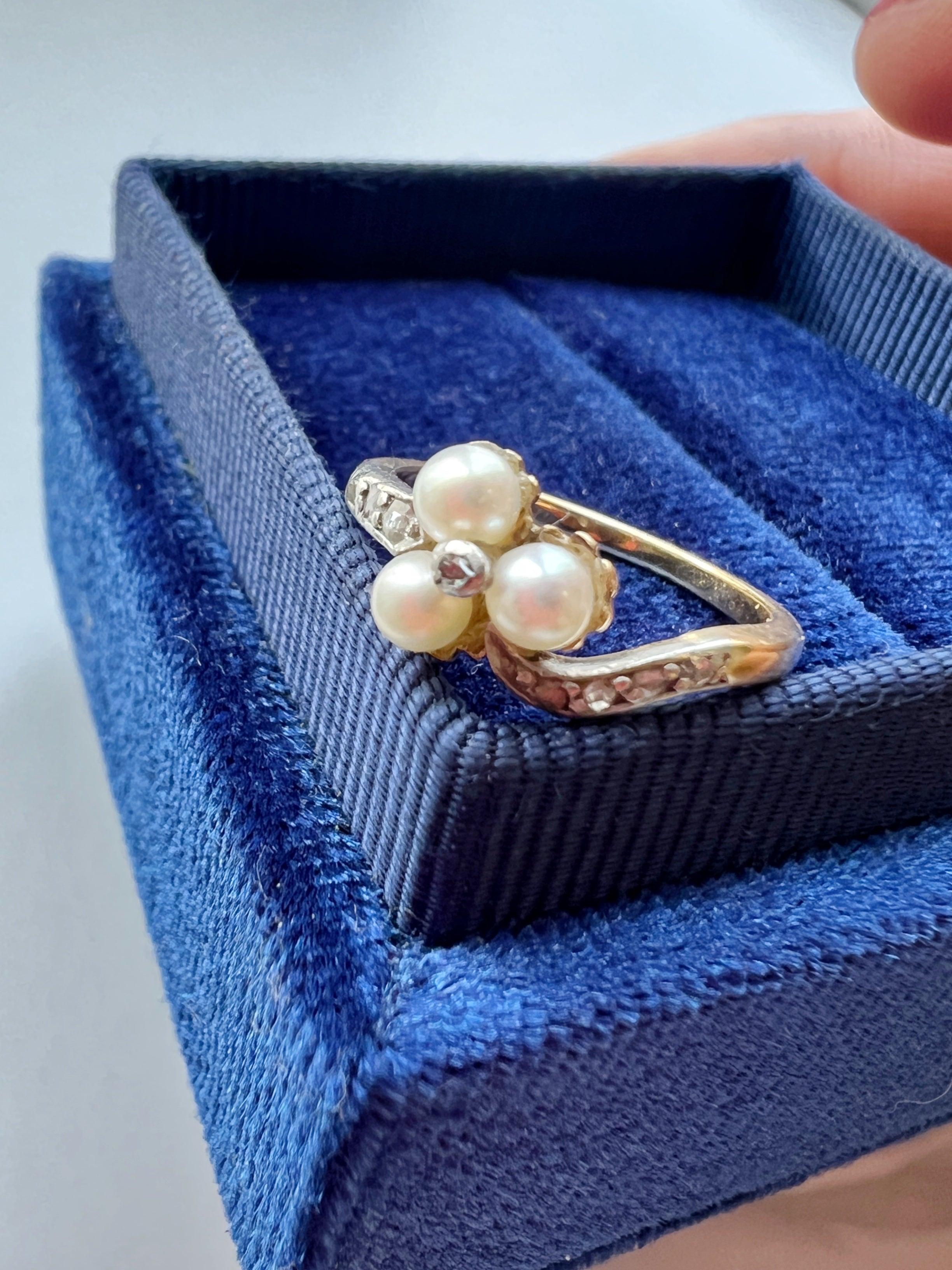 Victorian era 18K gold pearl diamond clover ring - Curiously timeless