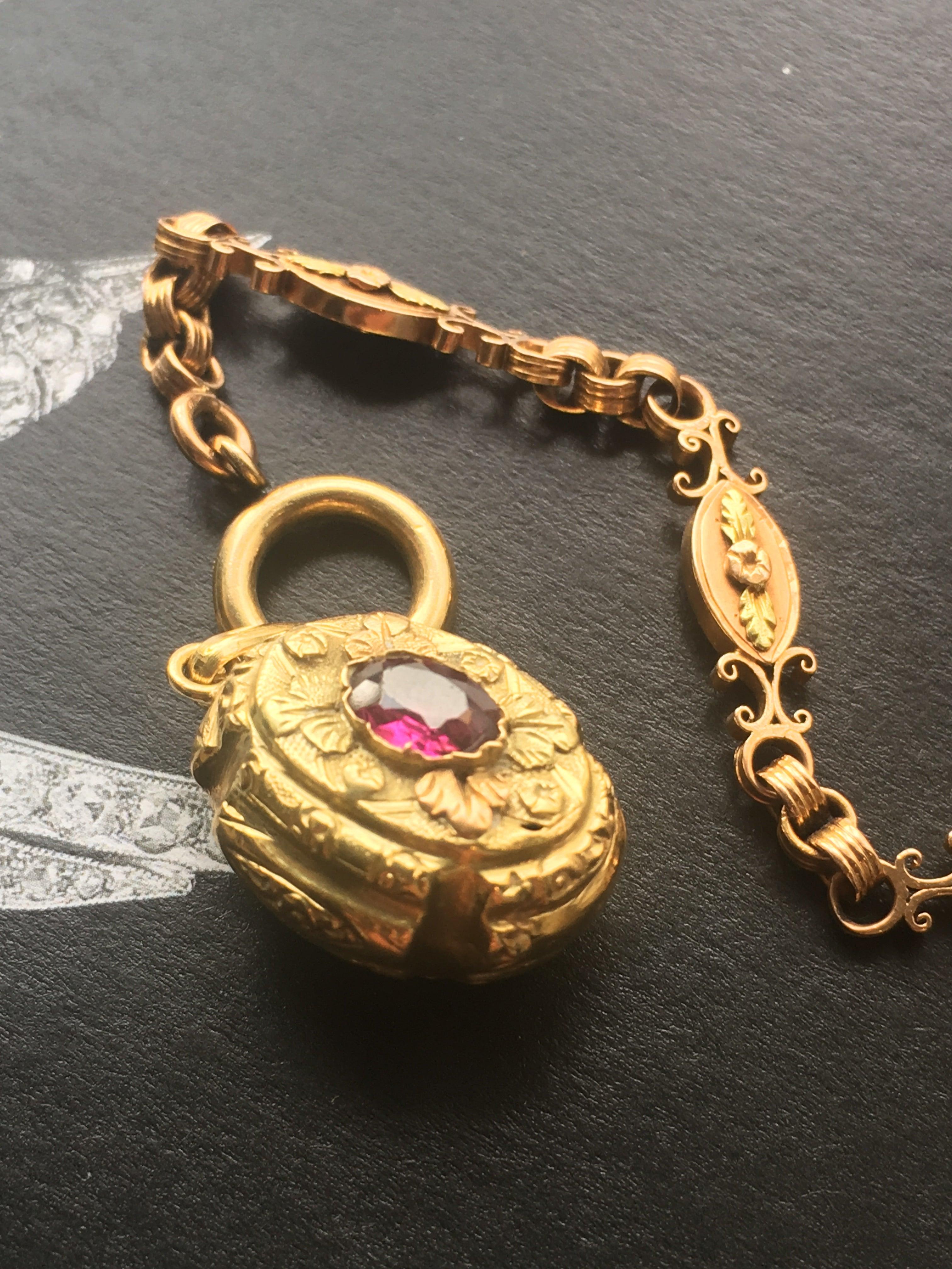 Victorian era doubled side 18K gold garnet floral pendant ball charm - Curiously timeless