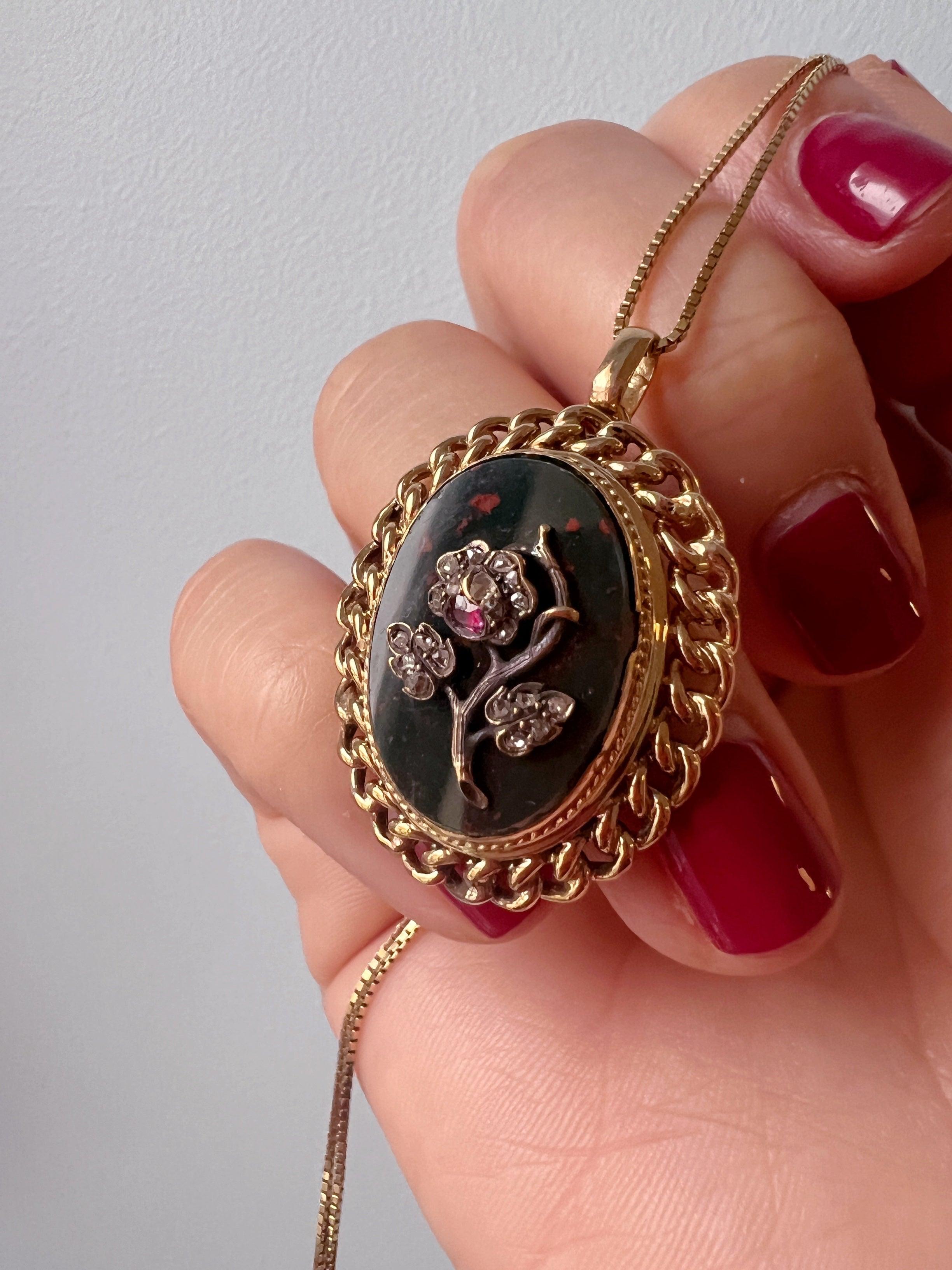 Victorian era 18K gold pendant with diamond ruby flower on bloodstone - Curiously timeless