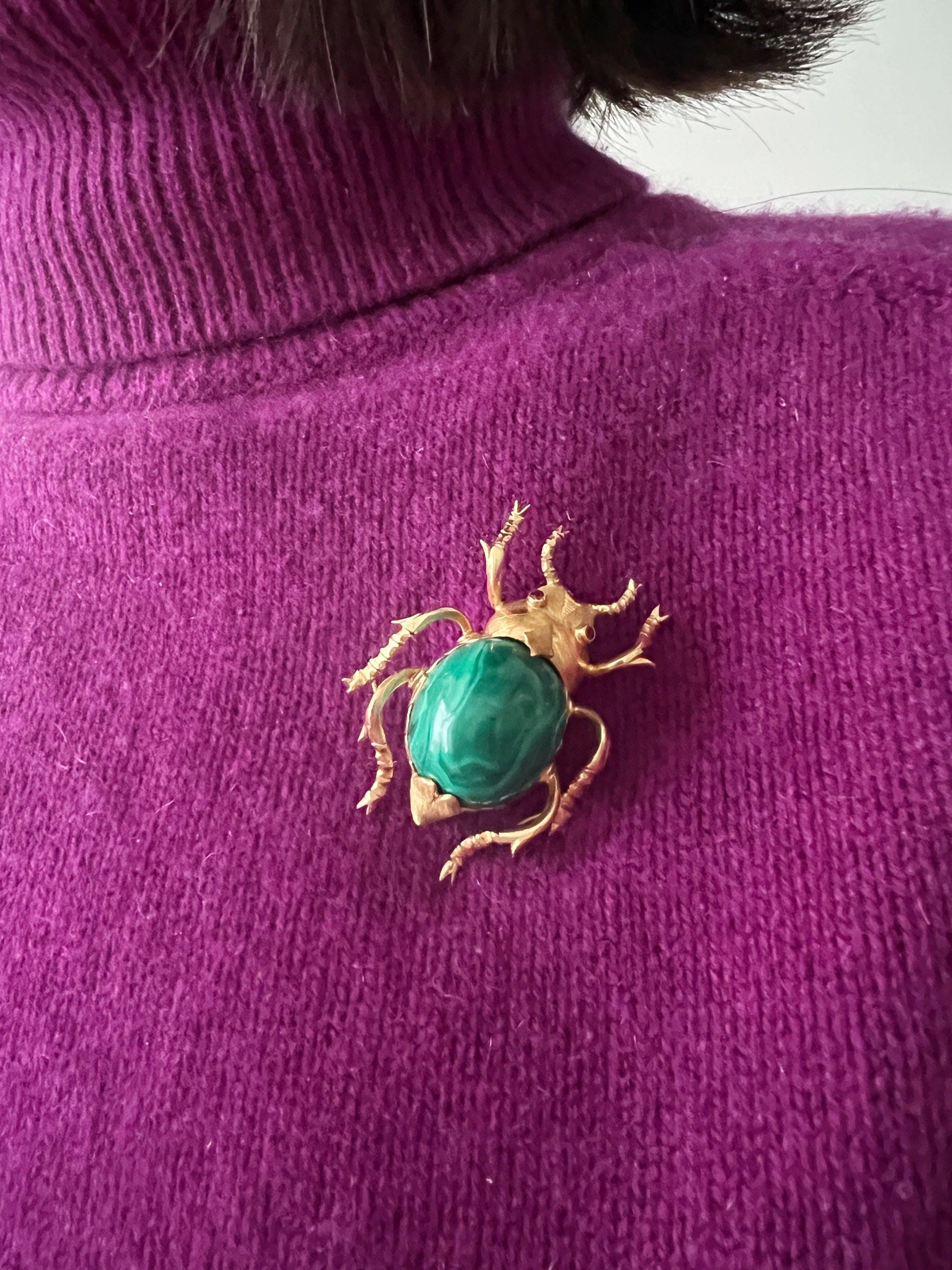 Important 18K gold malachite ruby Scarab brooch - Curiously timeless