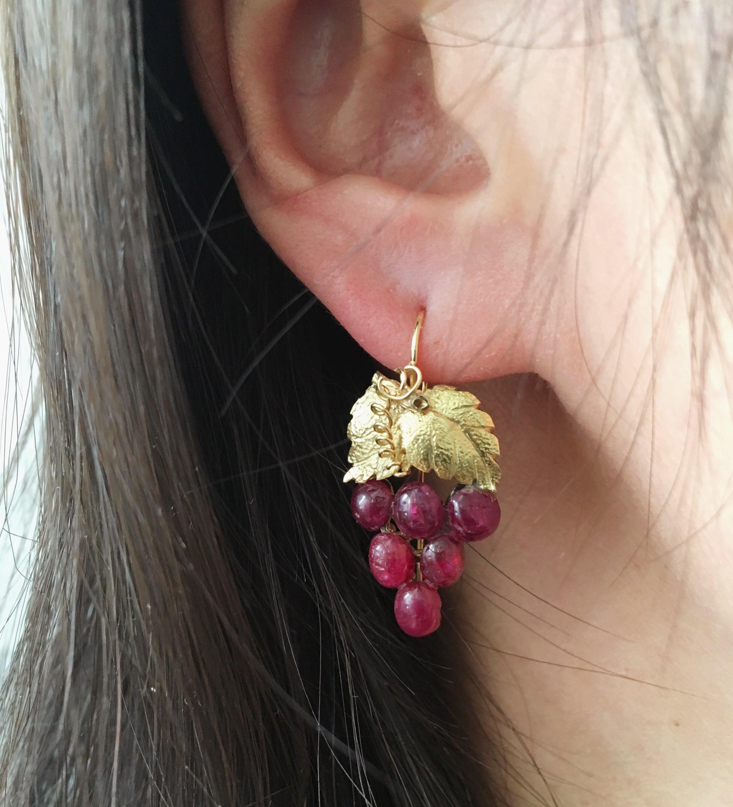 Very juicy ruby cabochon grape earrings in 18K solid gold - Curiously timeless