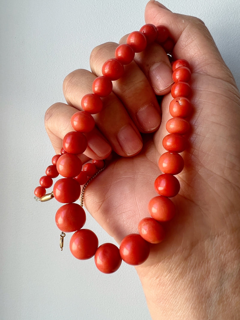 Natural coral beads necklace with 18K gold clasp