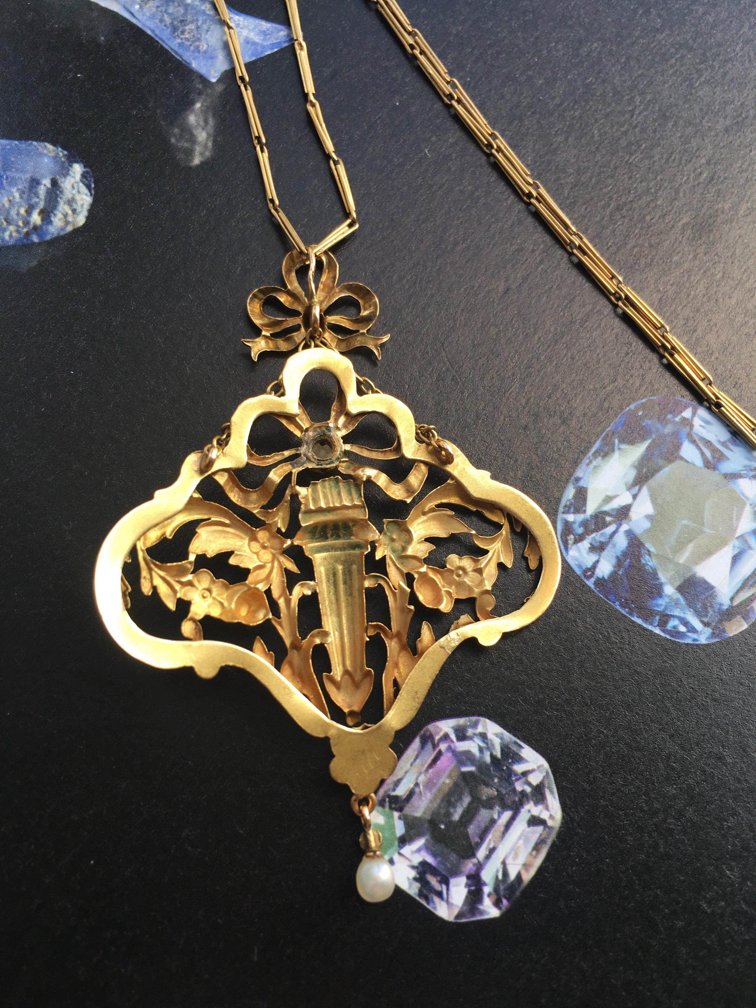 Glamorous 18k gold Art Nouveau flower bouquet pendant with its chain - Curiously timeless