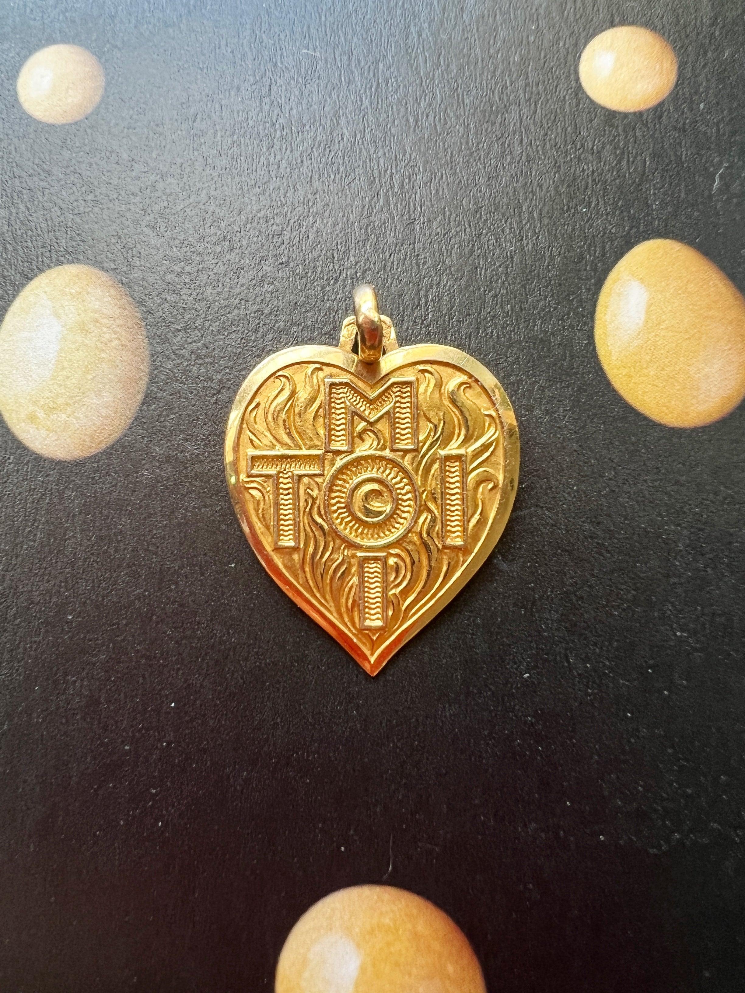 French Vintage 18K gold “Toi & Moi” (You & Me) heart shaped medal - Curiously timeless