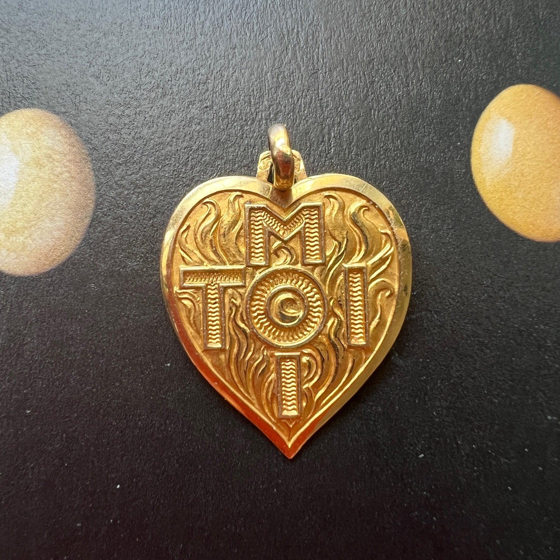 French Vintage 18K gold “Toi & Moi” (You & Me) heart shaped medal - Curiously timeless