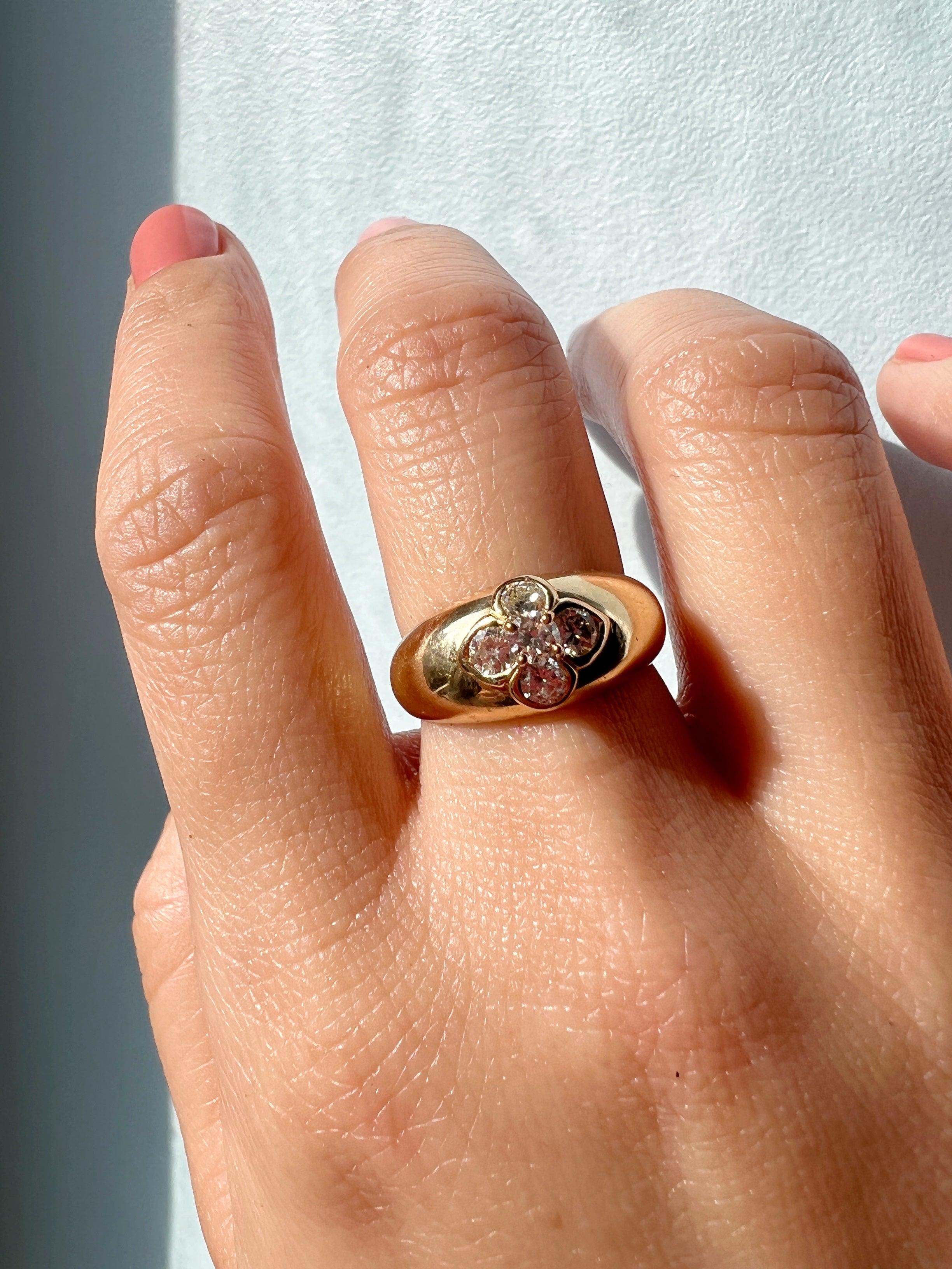 French Vintage 18K gold diamond clover ring - Curiously timeless