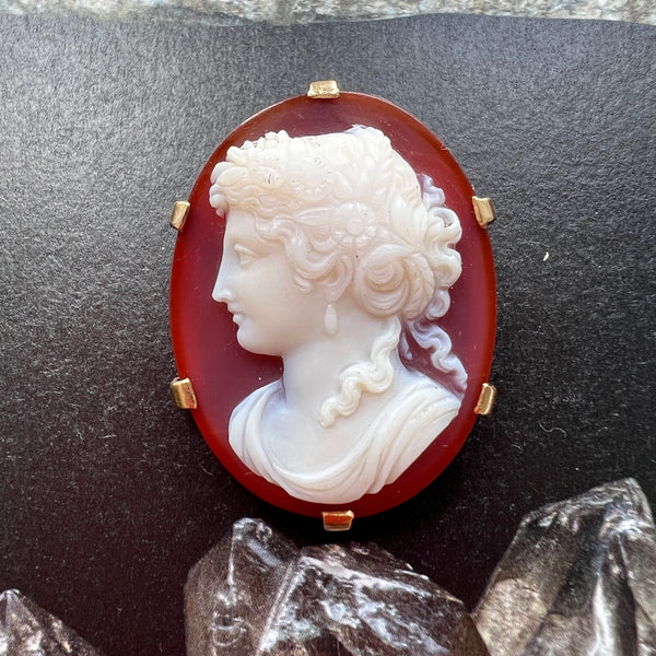 French Antique 18K gold agate female portrait cameo brooch