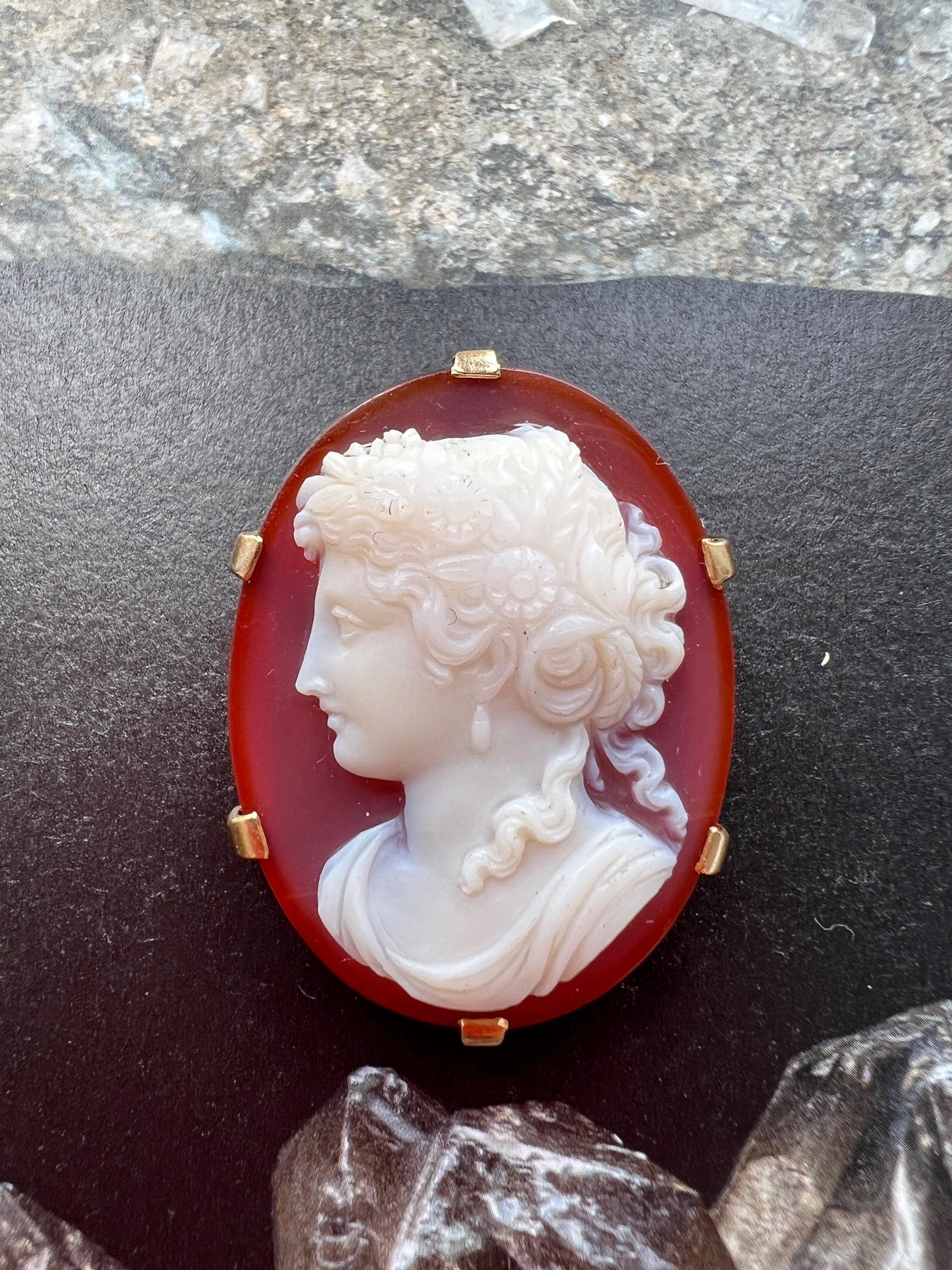 French Antique 18K gold agate female portrait cameo brooch - Curiously timeless