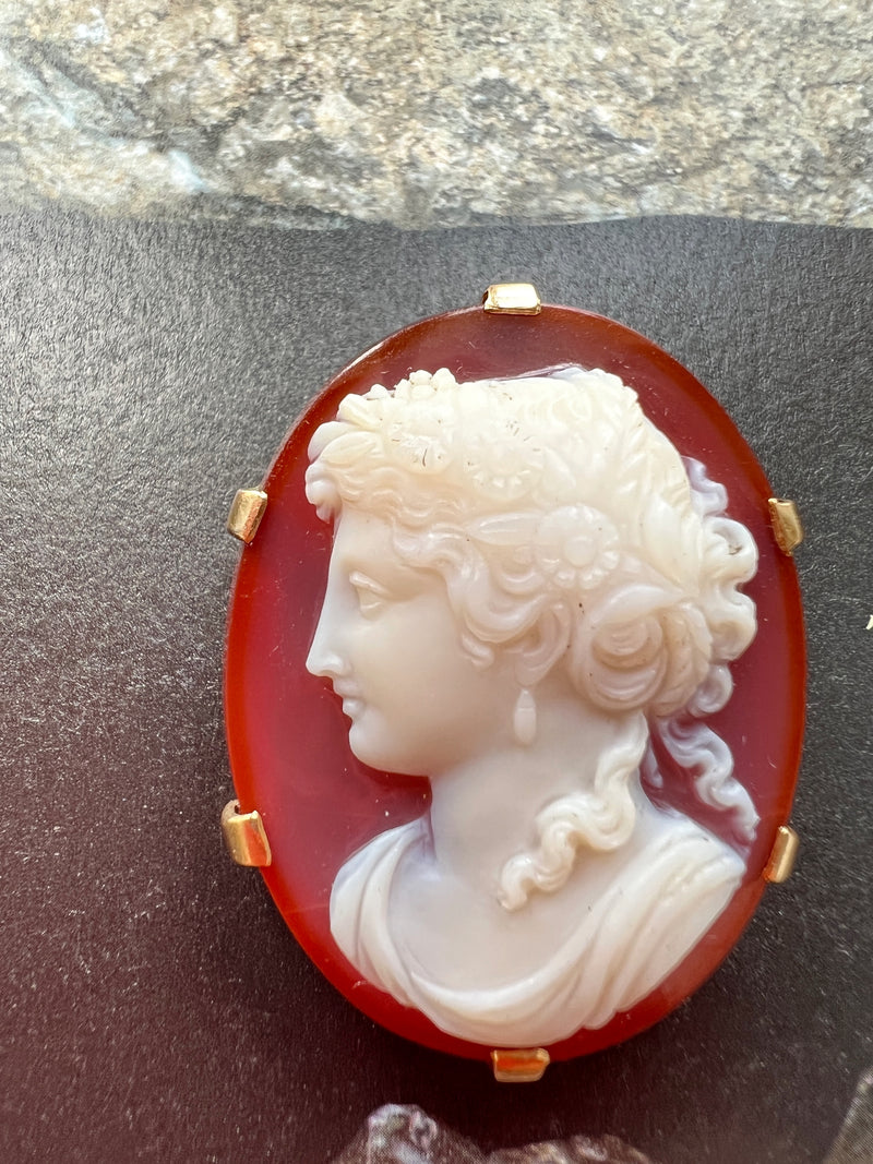 French Antique 18K gold agate female portrait cameo brooch