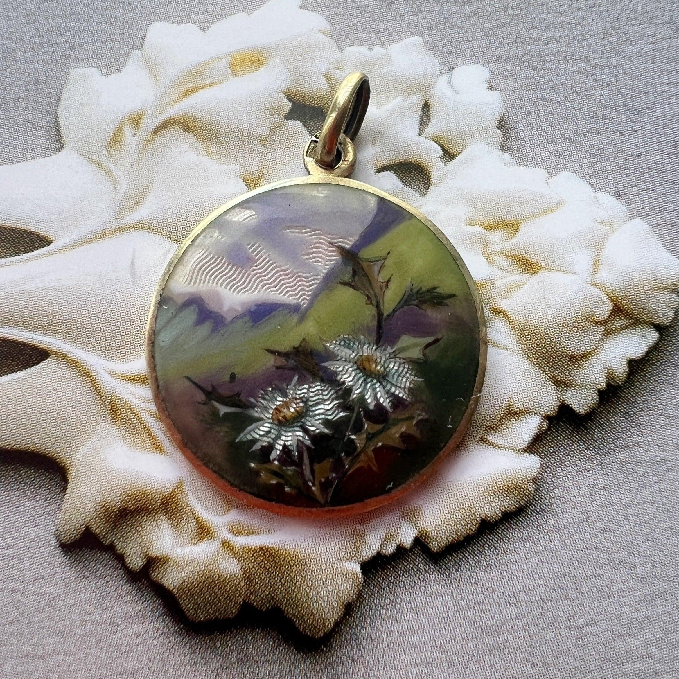 French antique guilloche enameled daisy flower pendant - Curiously timeless