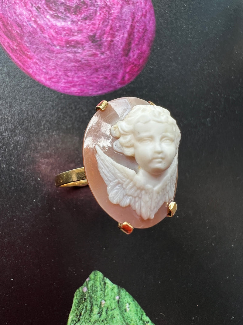 Antique 18K gold high-relief agate angel cameo ring