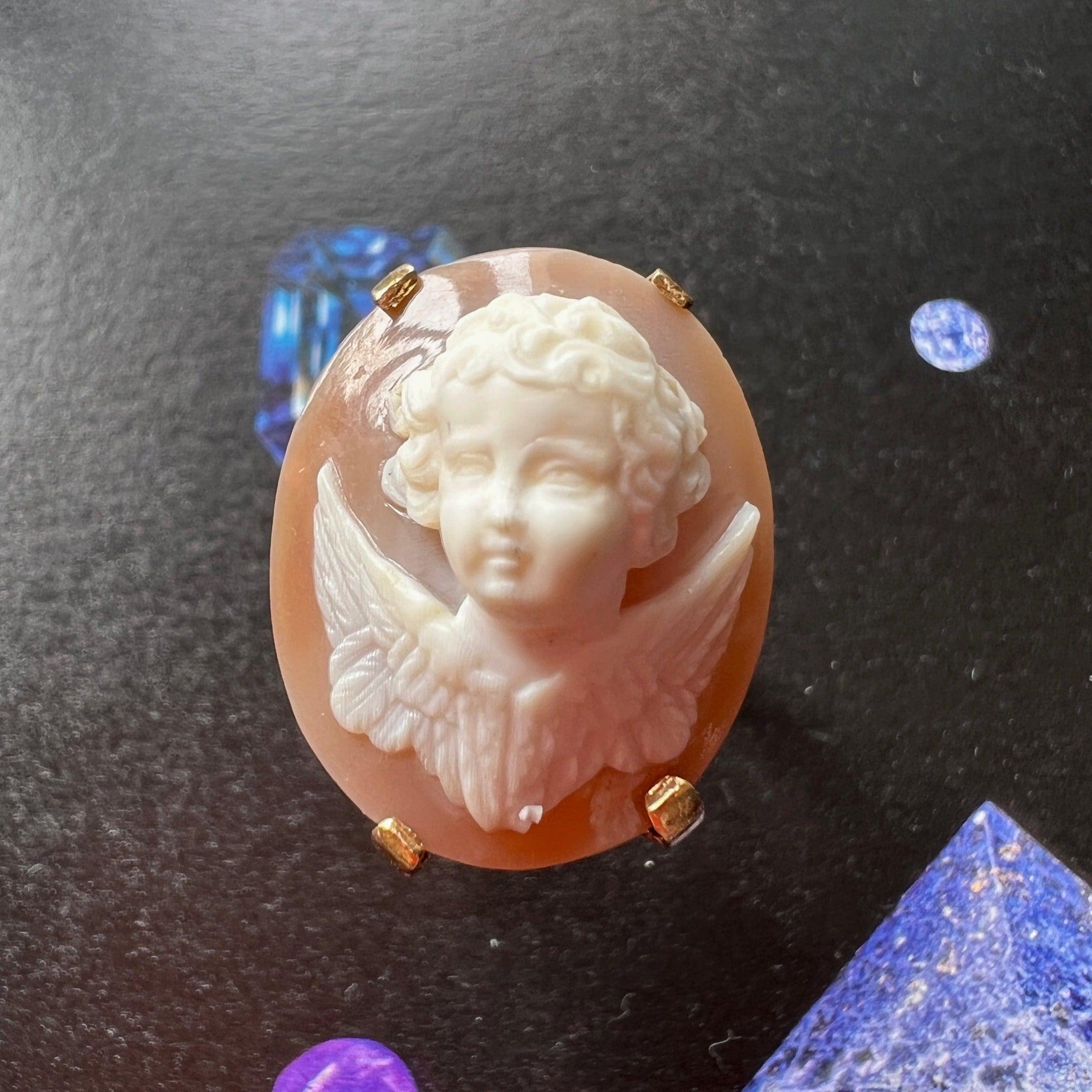 Antique 18K gold high-relief agate angel cameo ring - Curiously timeless