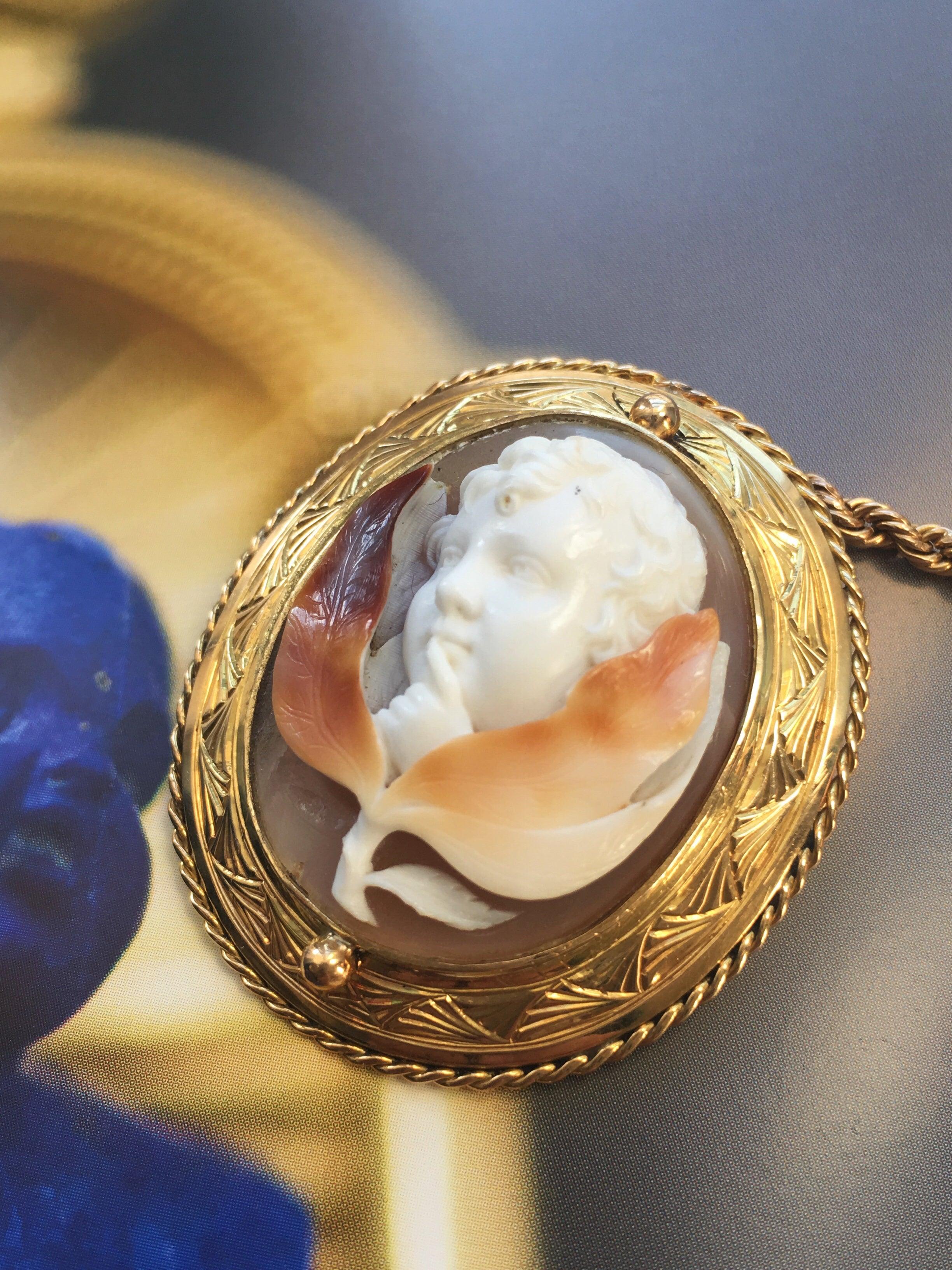 Refined French antique high relief 18K gold angel cameo pendant & brooch - Curiously timeless