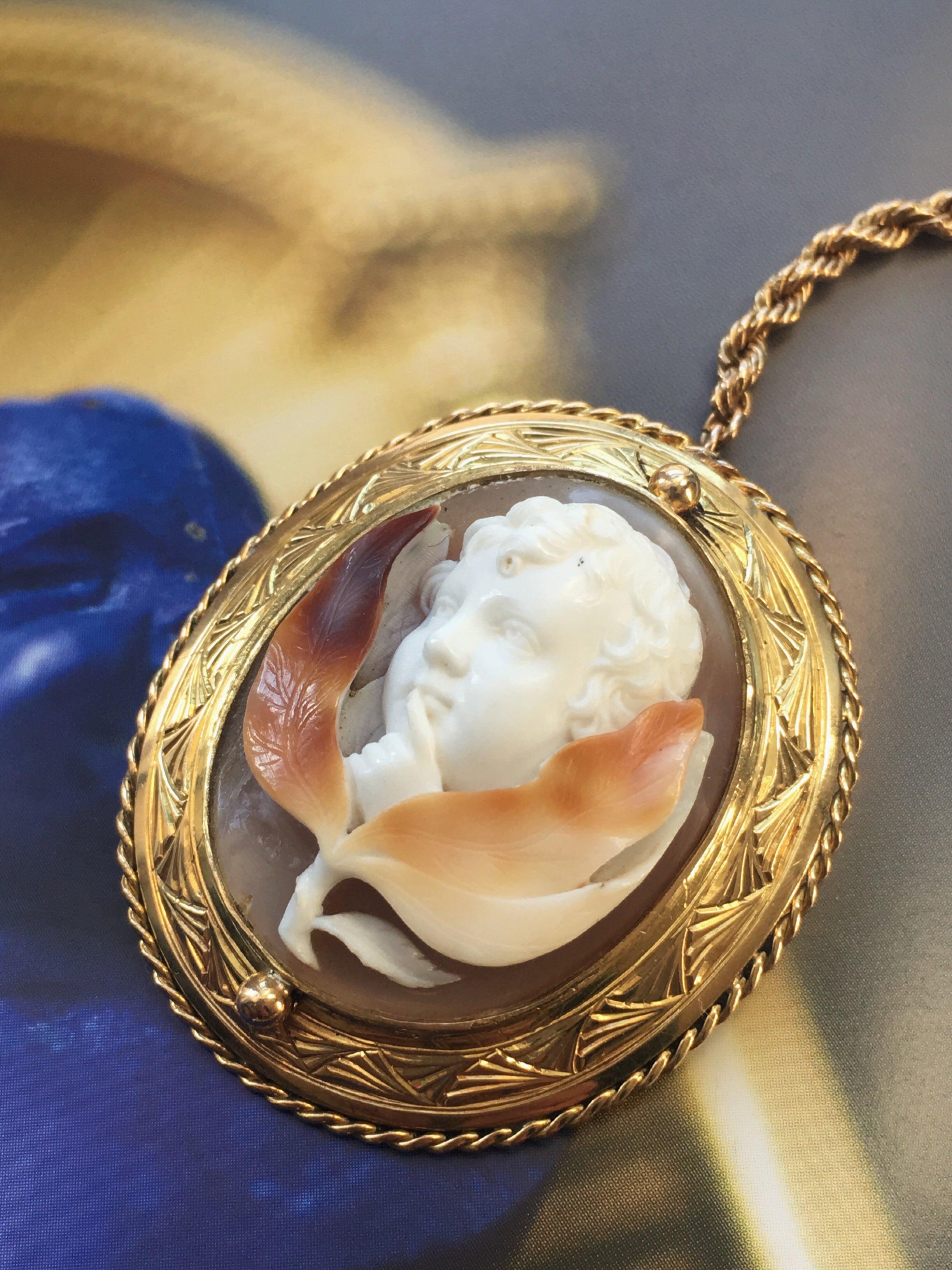 Refined French antique high relief 18K gold angel cameo pendant & brooch - Curiously timeless