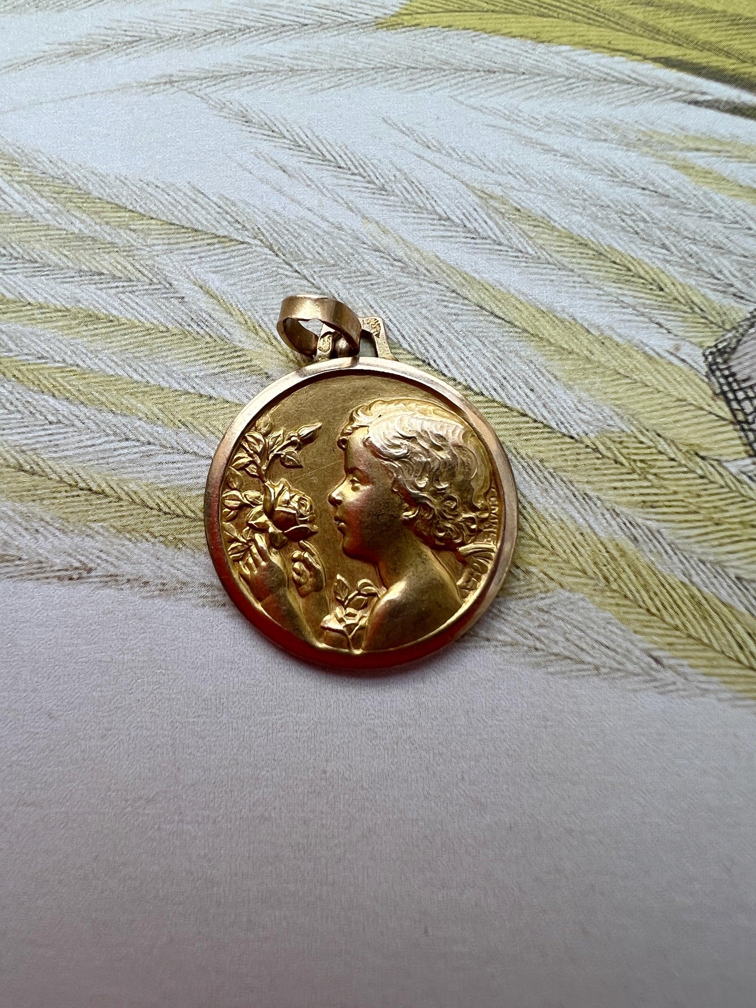 French 18K gold medal of angel and roses - Curiously timeless