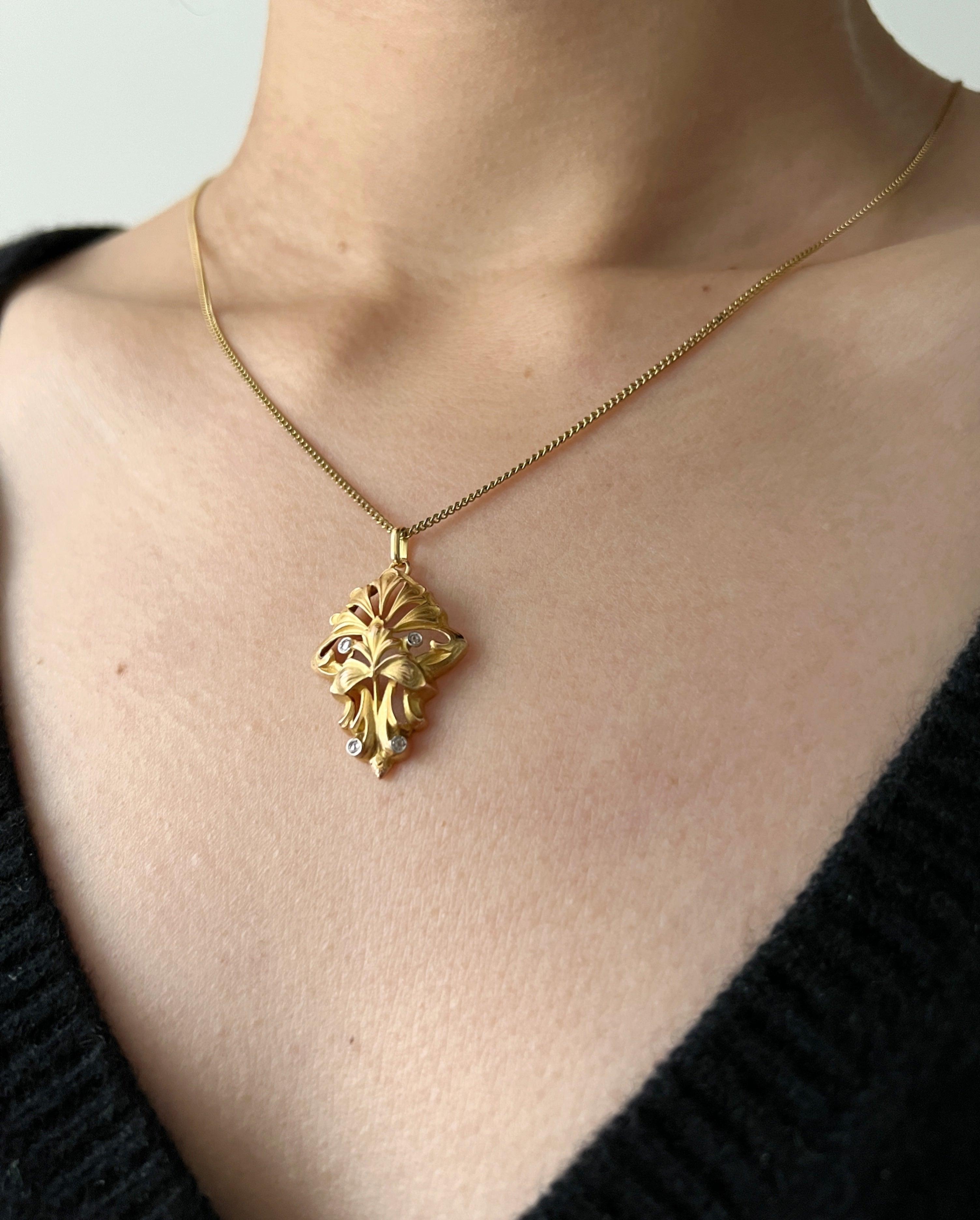 Elegant French Art Nouveau 18K gold Diamond Lily Flower pendant - Curiously timeless