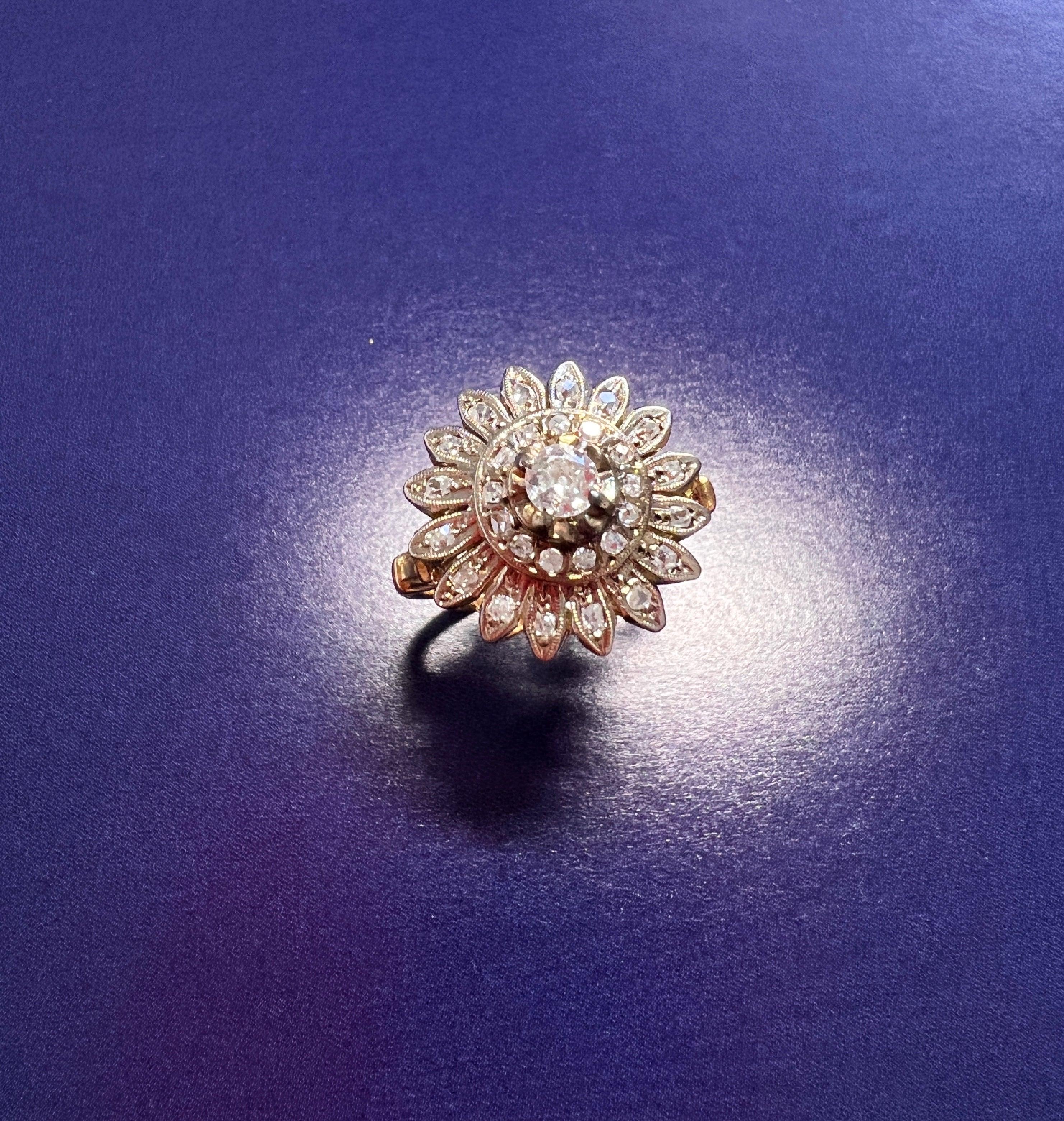 Striking & Sparkling French 18K bicolor gold daisy flower diamond ring - Curiously timeless