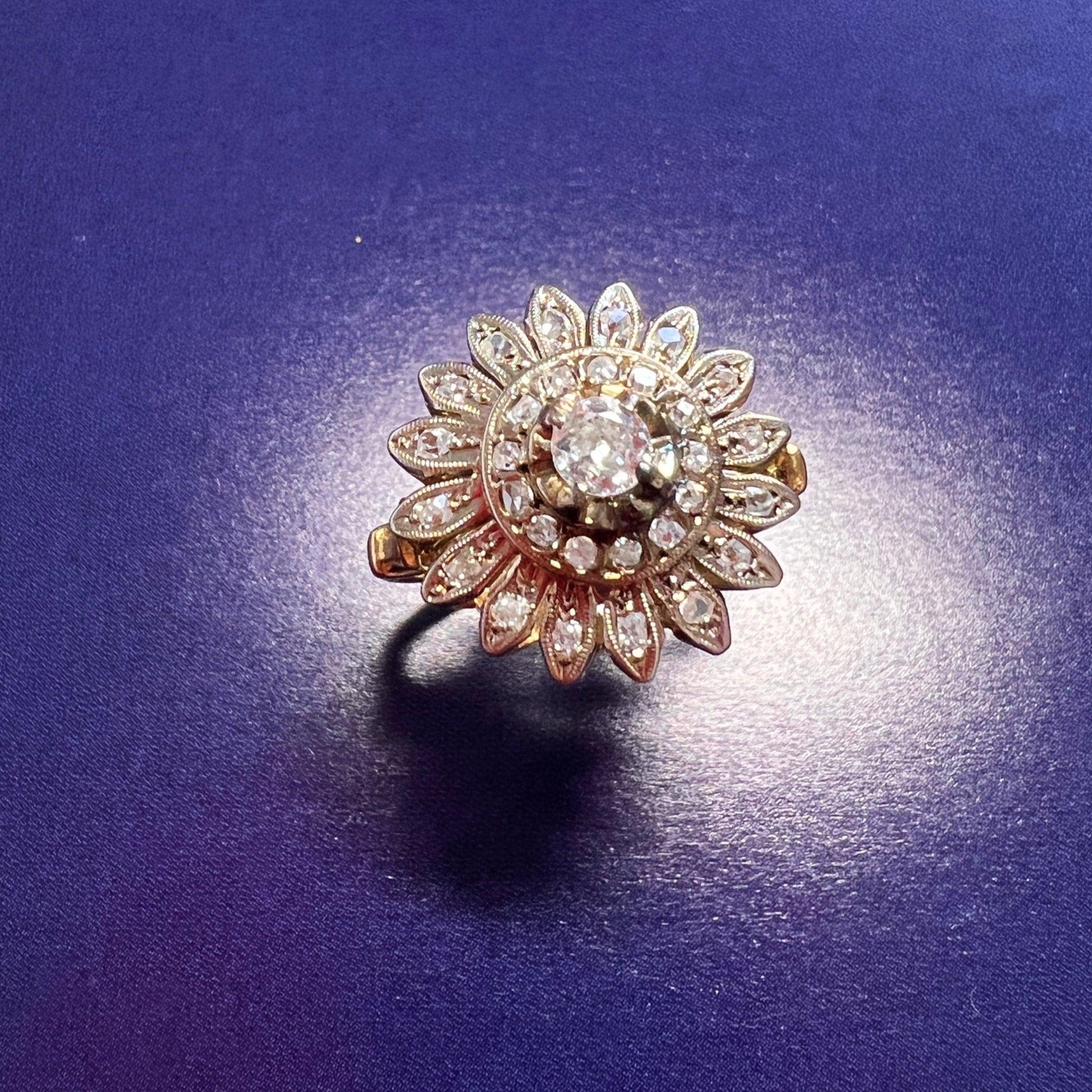 Striking & Sparkling French 18K bicolor gold daisy flower diamond ring - Curiously timeless