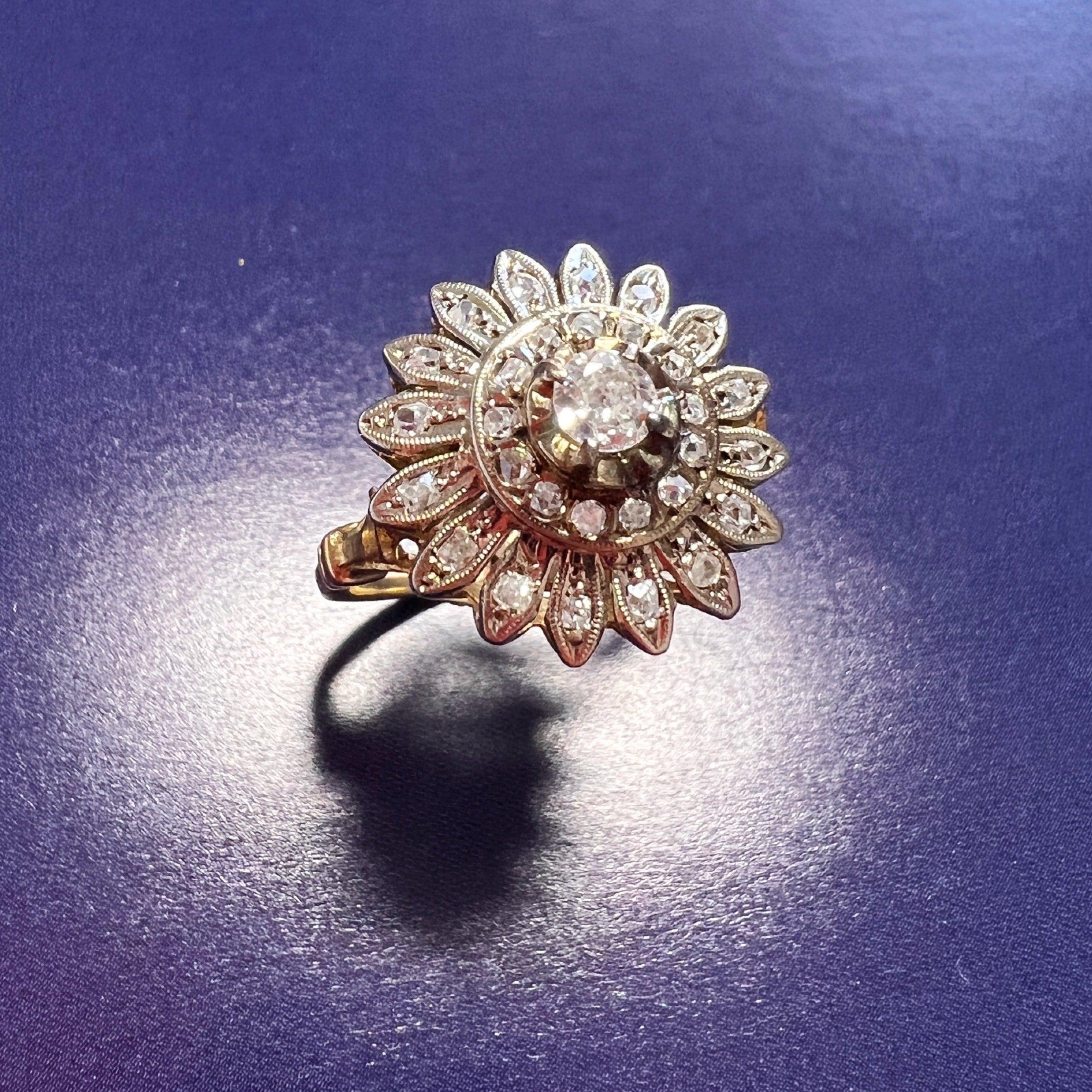 Striking & Sparkling French 18K bicolor gold daisy flower diamond ring - Curiously timeless