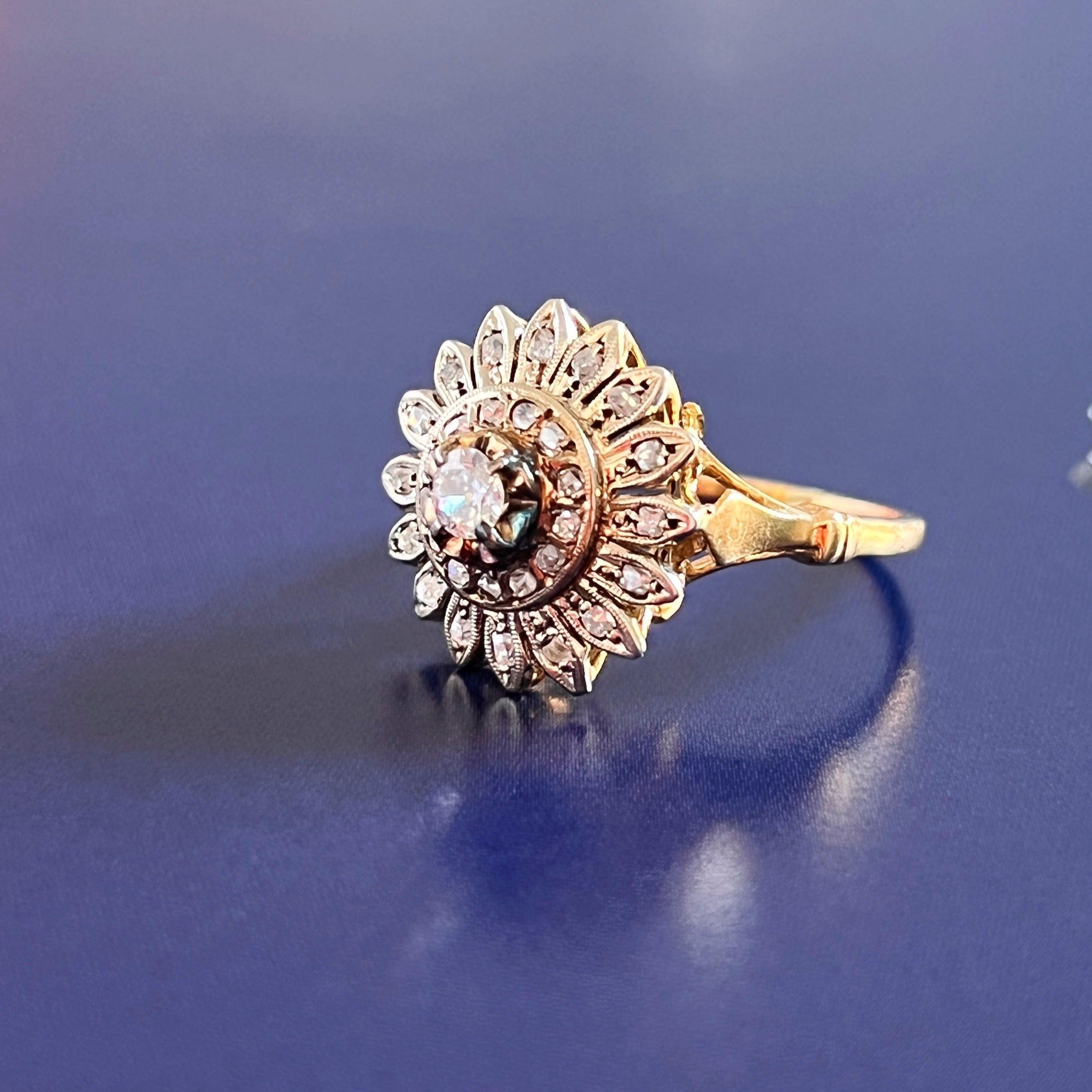 Striking & Sparkling French 18K bicolor gold daisy flower diamond ring - Curiously timeless