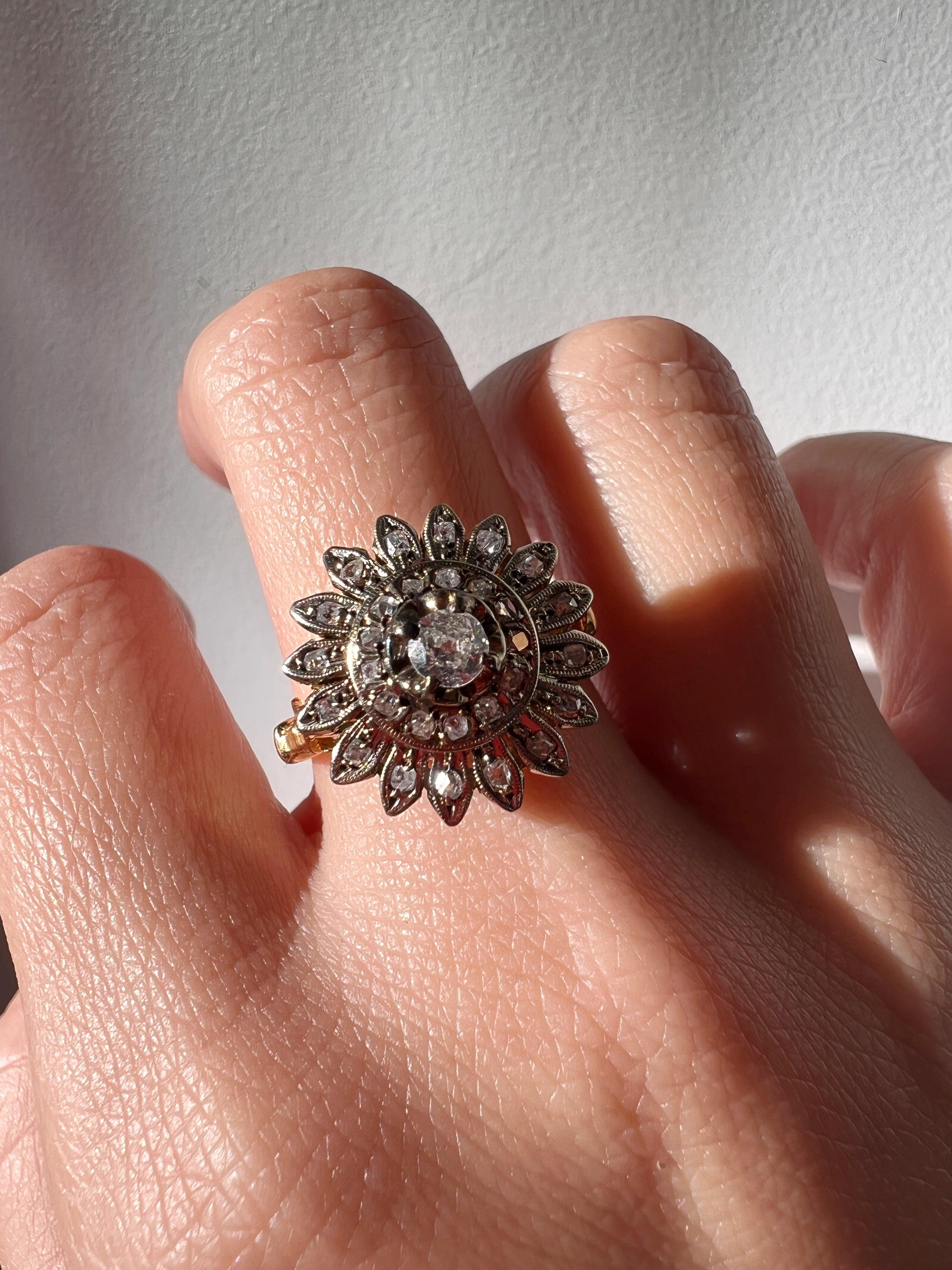 Striking & Sparkling French 18K bicolor gold daisy flower diamond ring - Curiously timeless