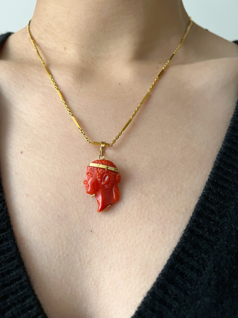 Beautiful Vintage 18K gold Coral Cameo pendant