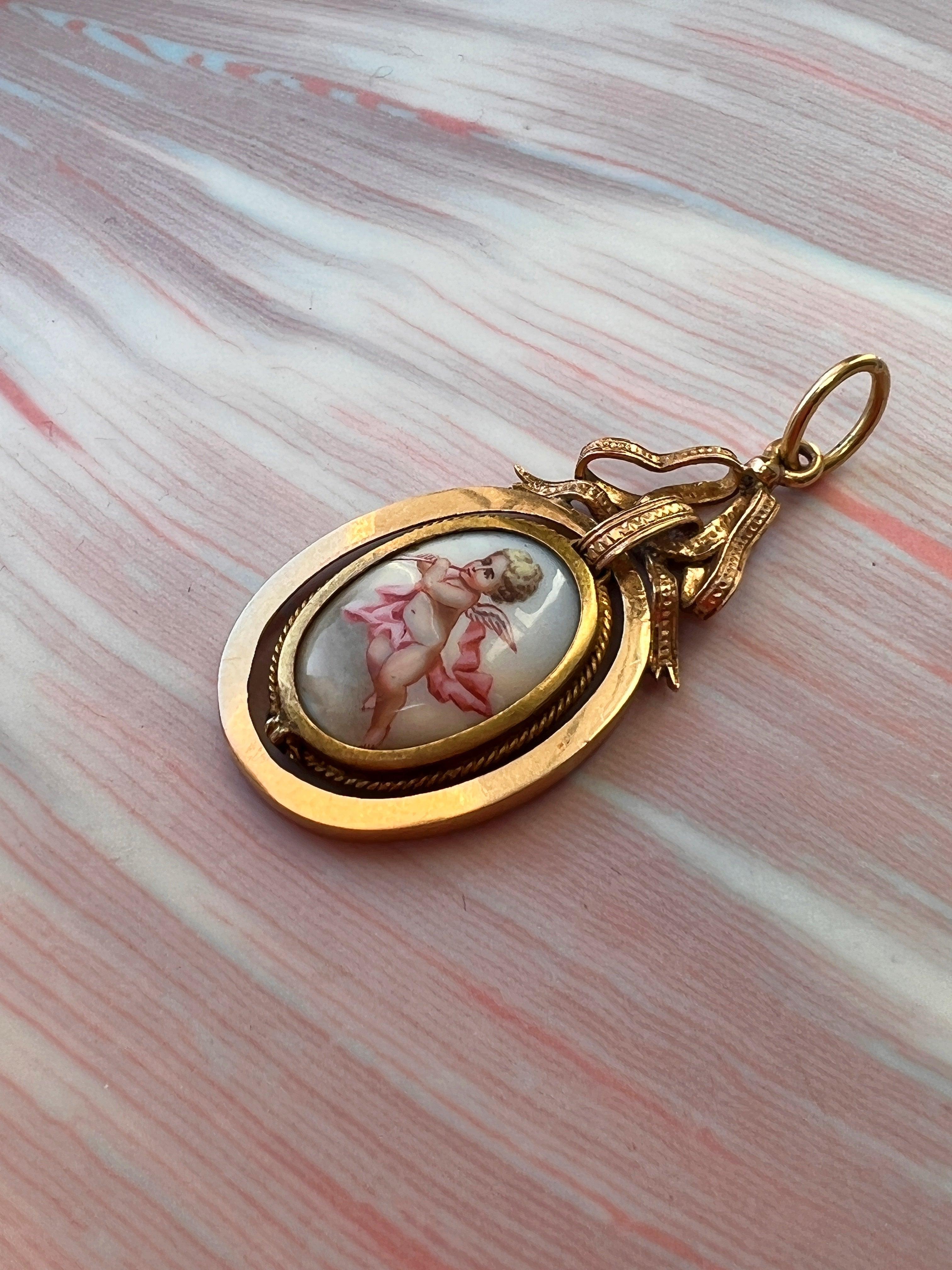 Very lovely French antique 18K gold enameled musician angel bow pendant - Curiously timeless